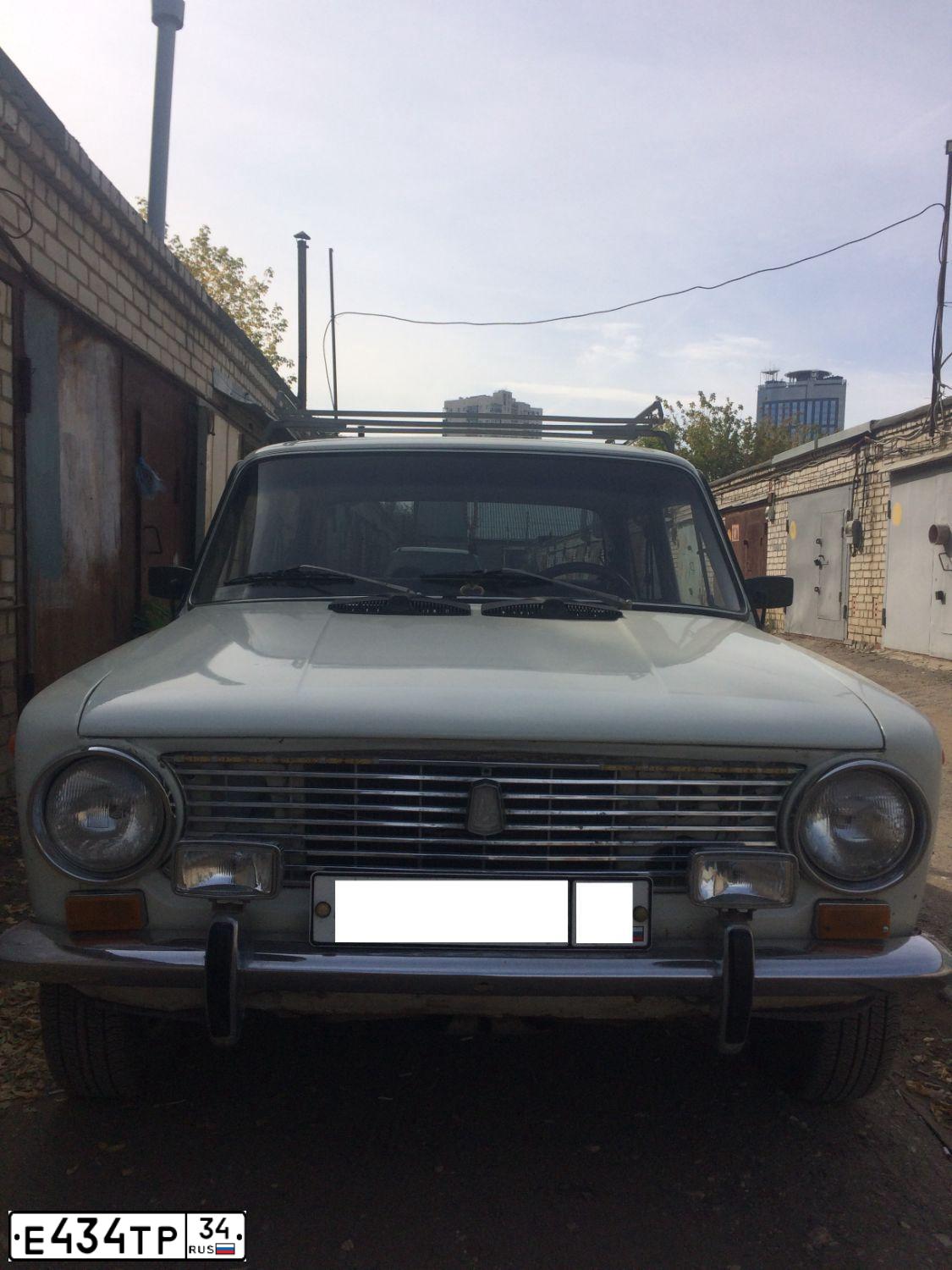 Фото автомобиля LADA 2101, 1981 — госномер Е434ТР34. Цвет: БЕЛЫЙ