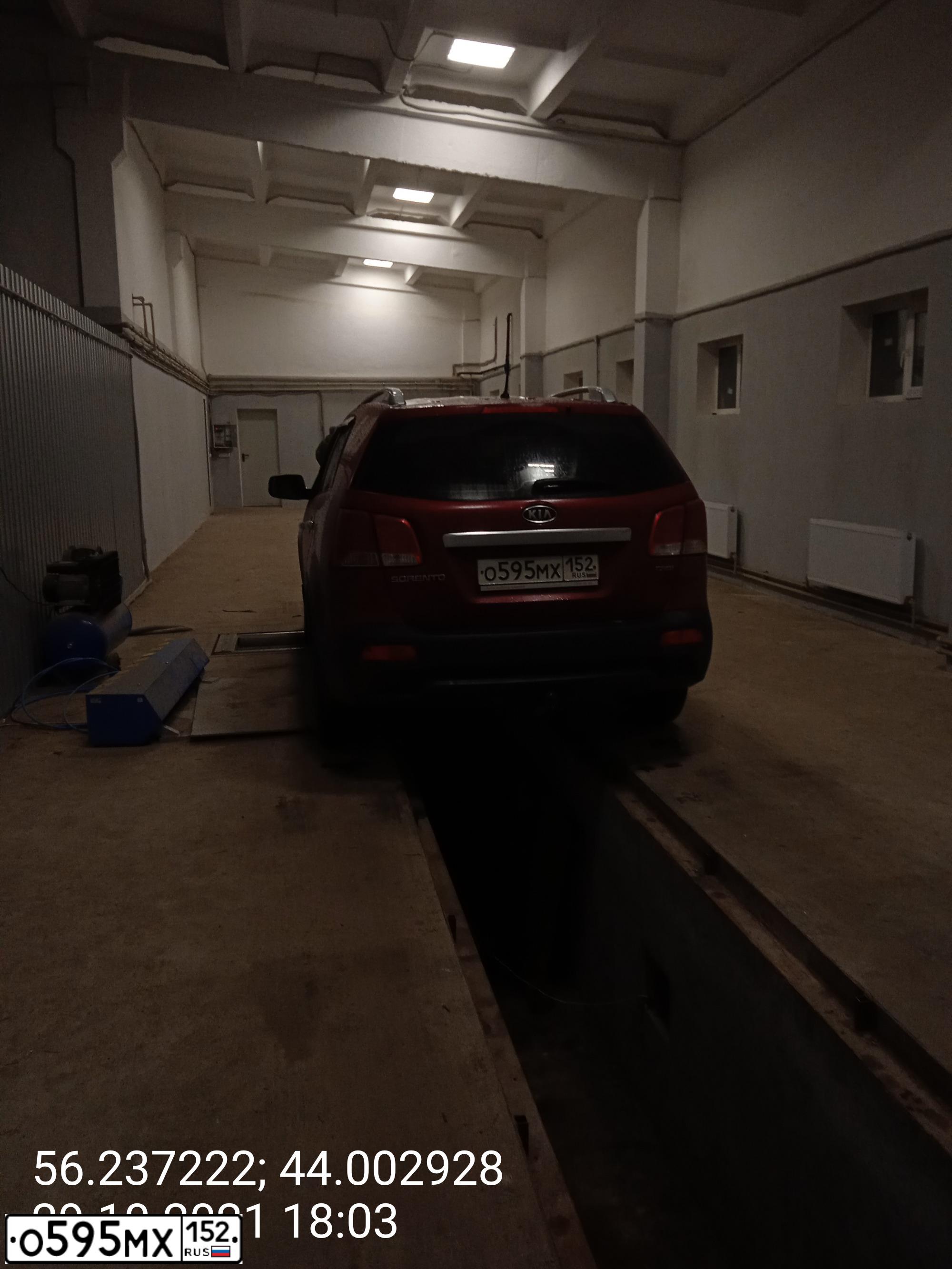 Фото автомобиля KIA SORENTO, 2009 — госномер О595МХ152. Цвет: КРАСНЫЙ