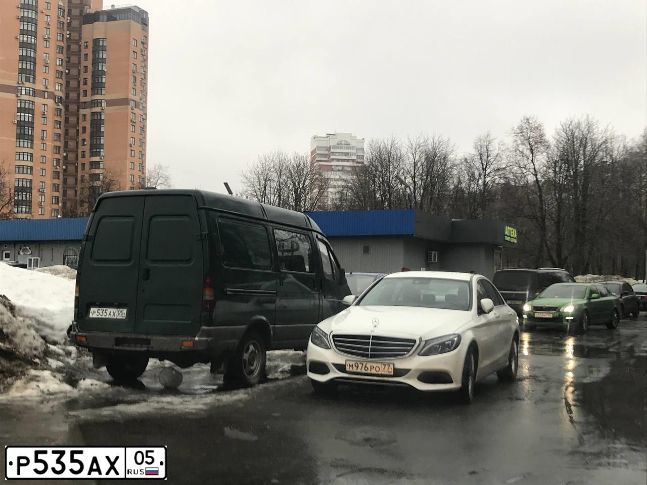 Фото автомобиля GAZ 2752 SOBOL, 1999 — госномер Р535АХ05. Цвет: ЗЕЛЕНЫЙ