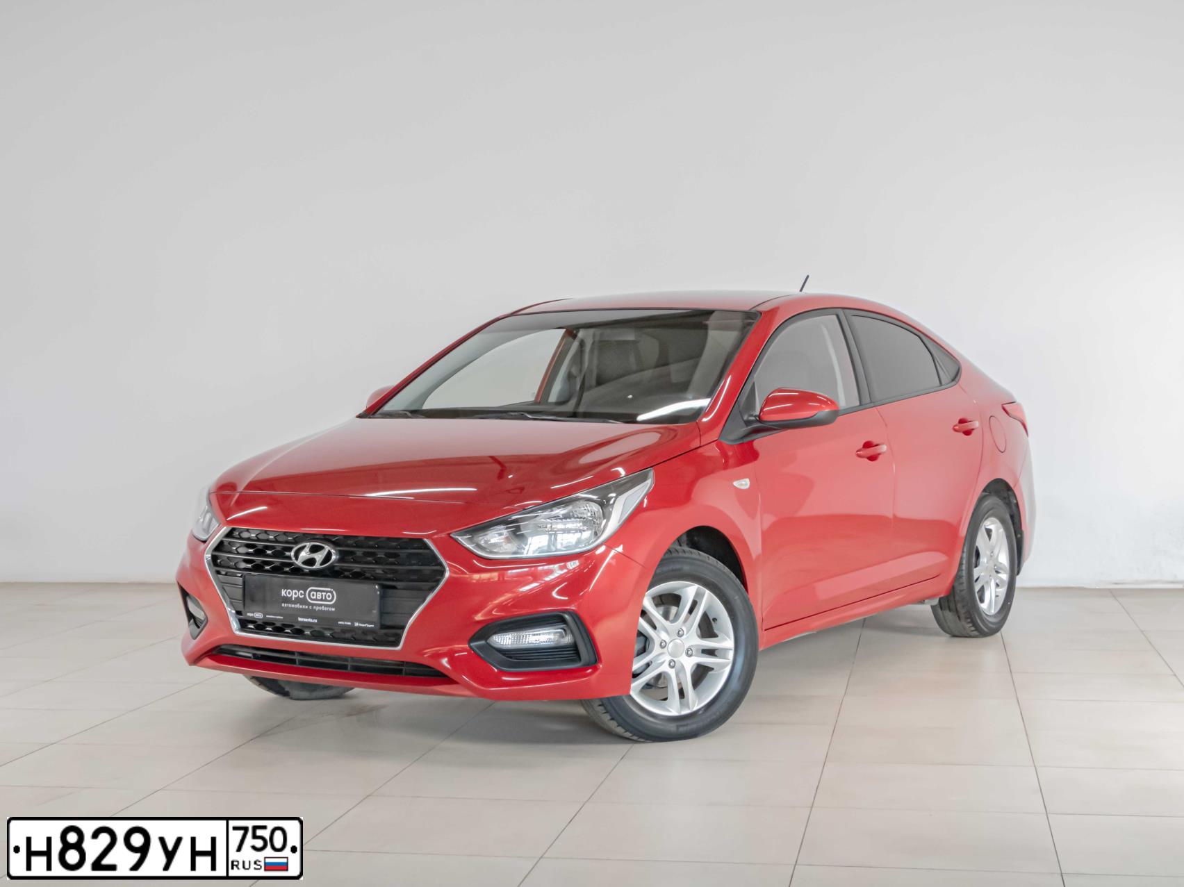 Фото автомобиля HYUNDAI SOLARIS, 2019 — госномер Х871АС71. Цвет: Красный