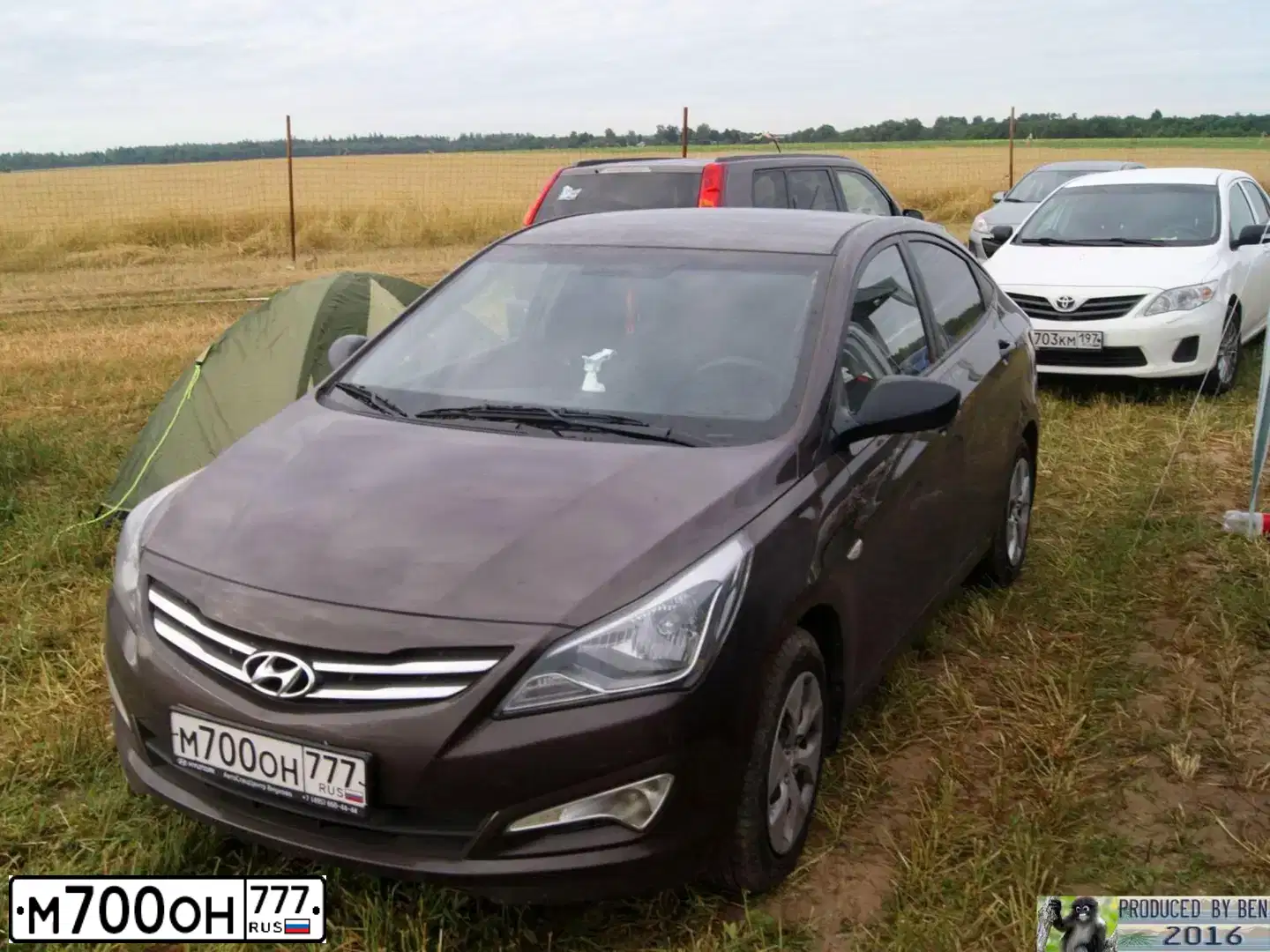 Фото автомобиля HYUNDAI SOLARIS, 2015 — госномер М700ОН777. Цвет: Коричневый