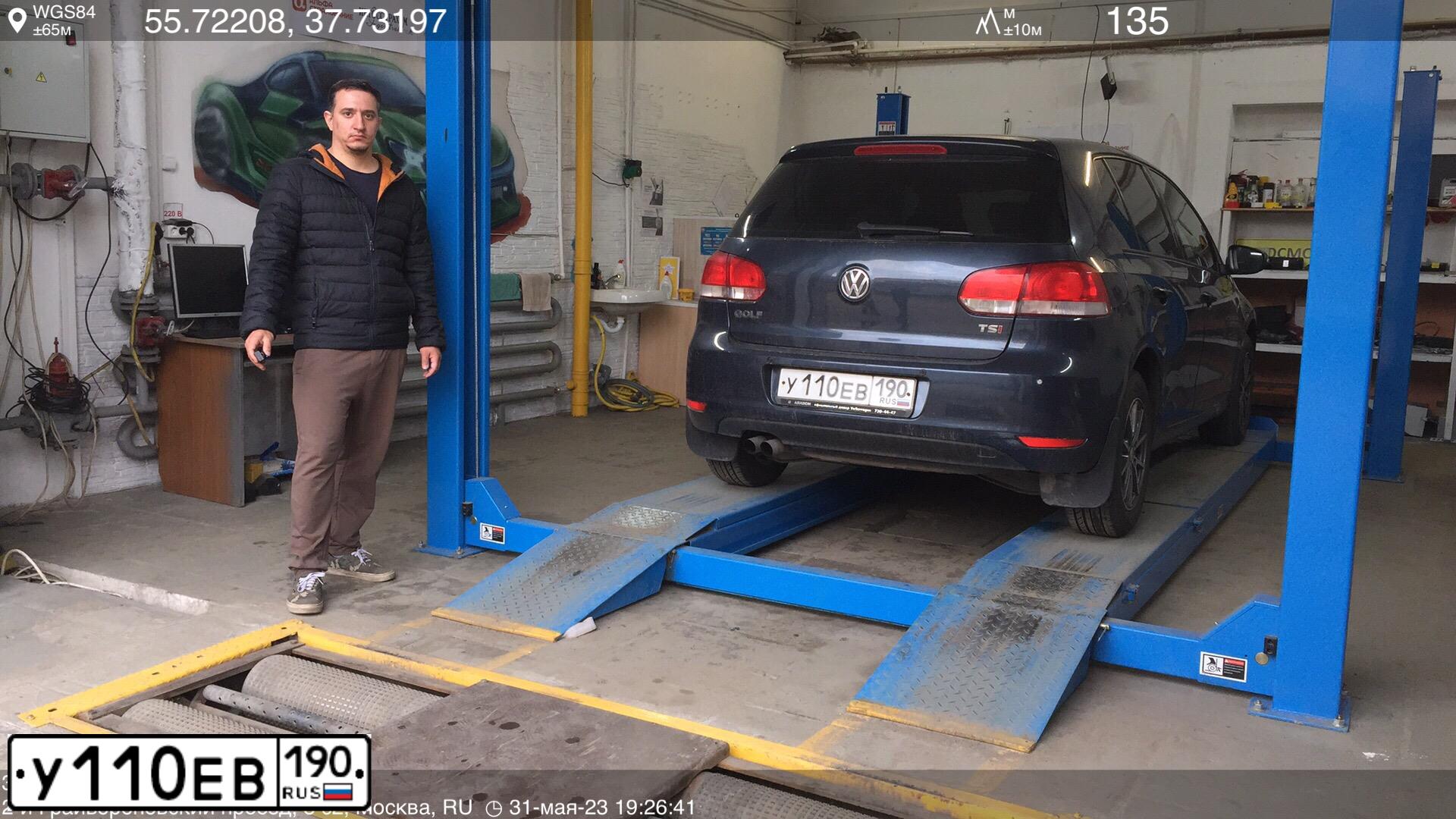 Фото автомобиля VOLKSWAGEN GOLF, 2010 — госномер У110ЕВ190. Цвет: СЕРО-СИНИЙ