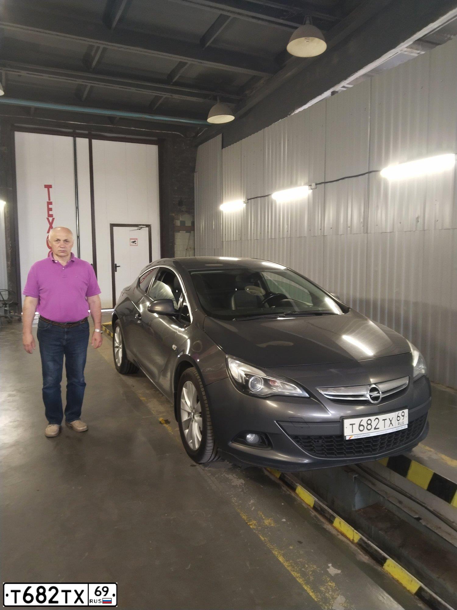 Фото автомобиля OPEL ASTRA, 2013 — госномер К086ТУ147. Цвет: СЕРЫЙ