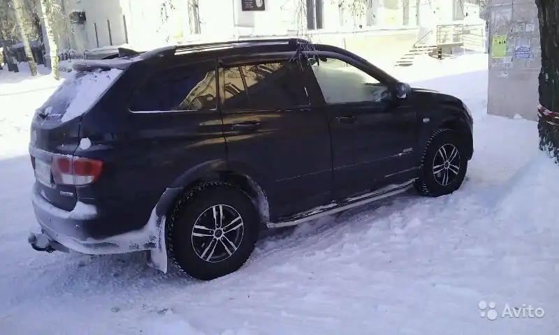 Фото автомобиля SSANGYONG KYRON, 2013 — госномер А811АС196. Цвет: ЧЕРНЫЙ