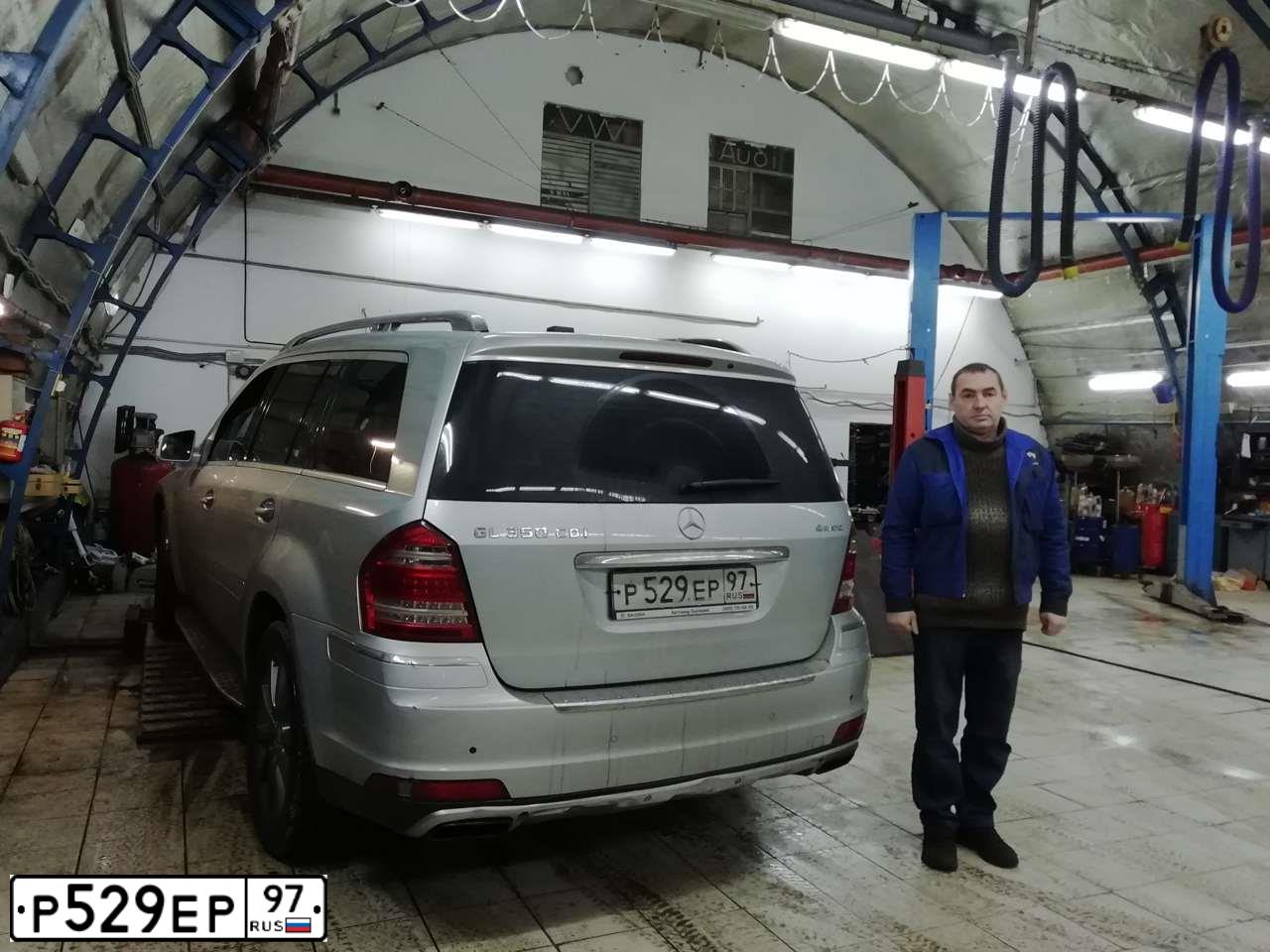 Фото автомобиля MERCEDES-BENZ GL350, 2012 — госномер К161АР977. Цвет: СЕРЕБРИСТЫЙ