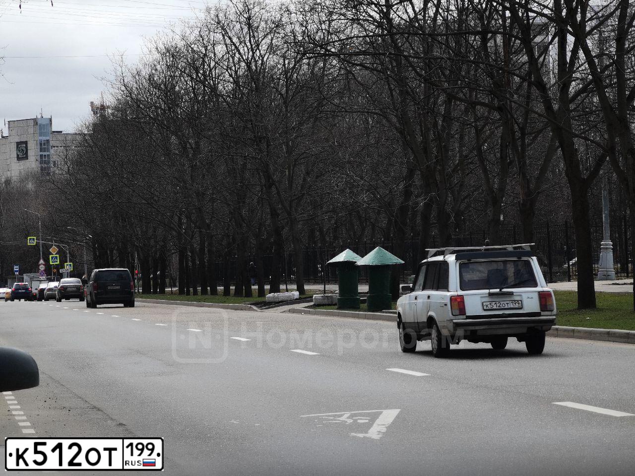 Фото автомобиля LADA 2104, 1998 — госномер К512ОТ199. Цвет: Белый
