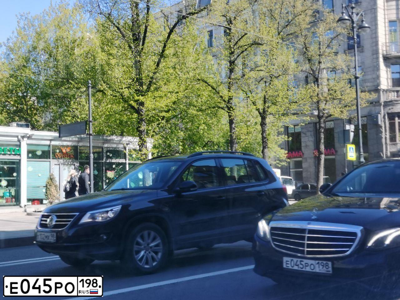 Фото автомобиля MERCEDES E-KLASSE, 2019 — госномер М794ХР198. Цвет: ЧЕРНЫЙ