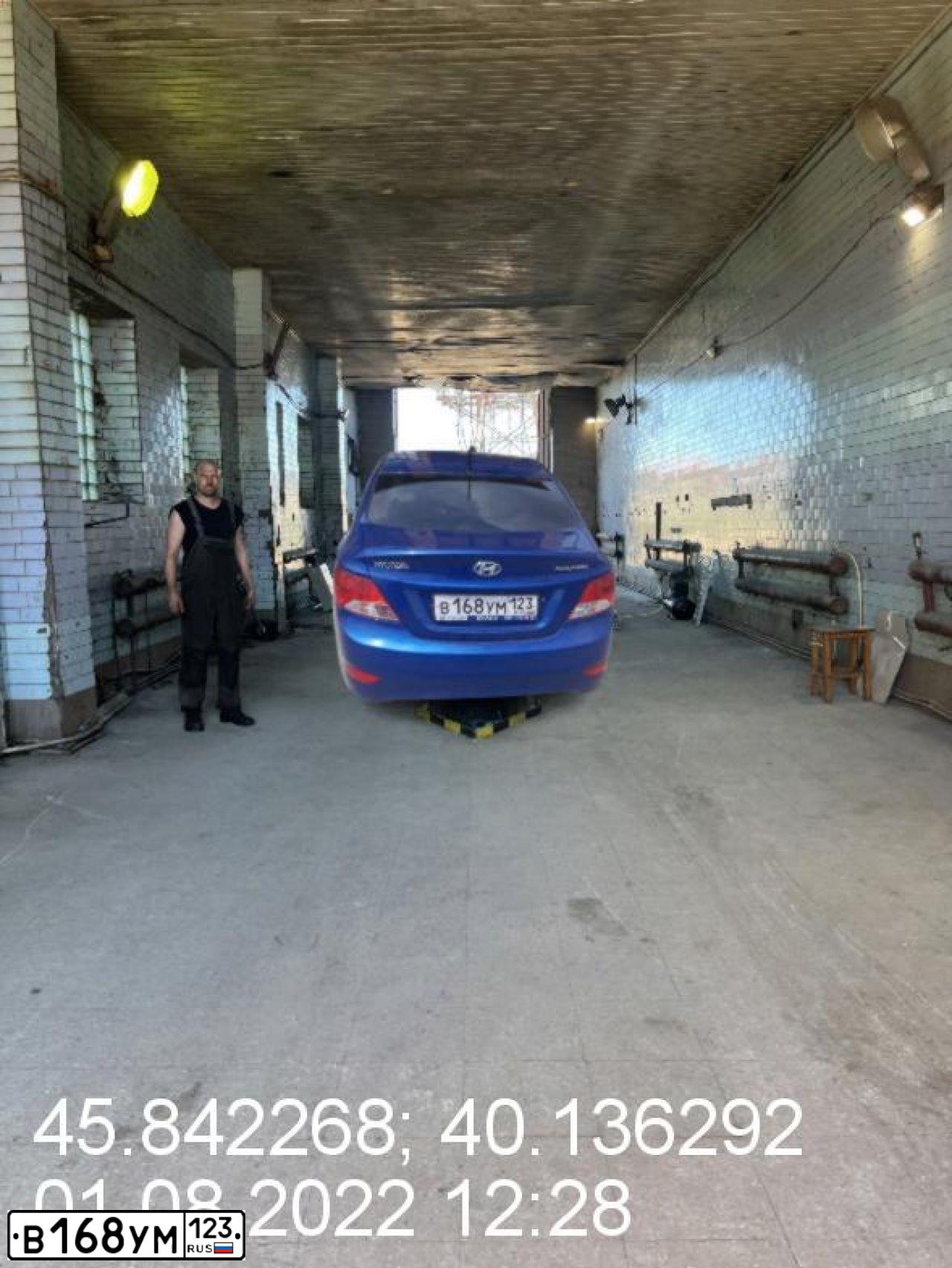 Фото автомобиля HYUNDAI SOLARIS, 2013 — госномер М421КО123. Цвет: ТЕМНО-СИНИЙ