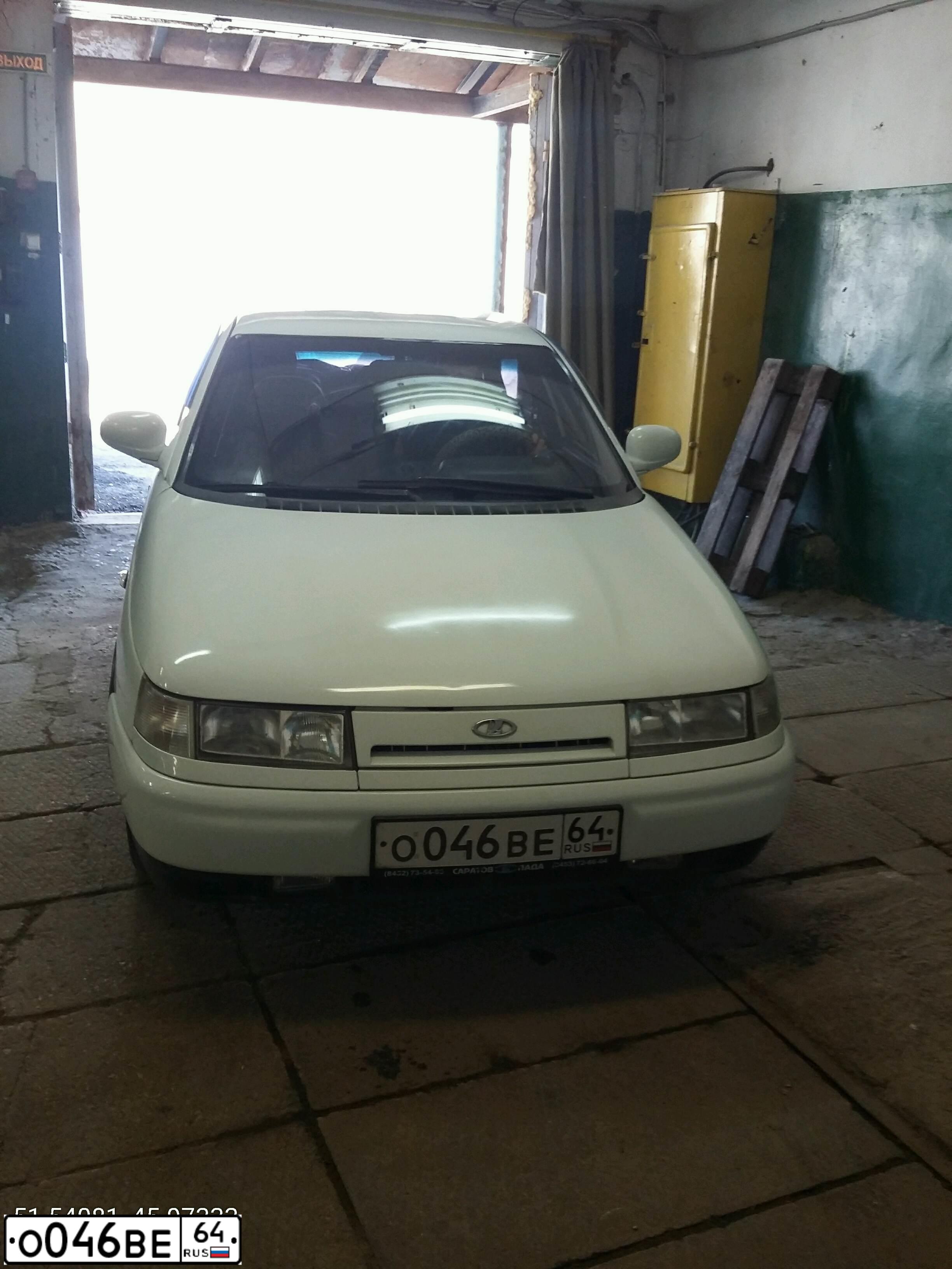 Фото автомобиля LADA 2110, 2000 — госномер К500КХ64. Цвет: ЯРКО БЕЛЫЙ