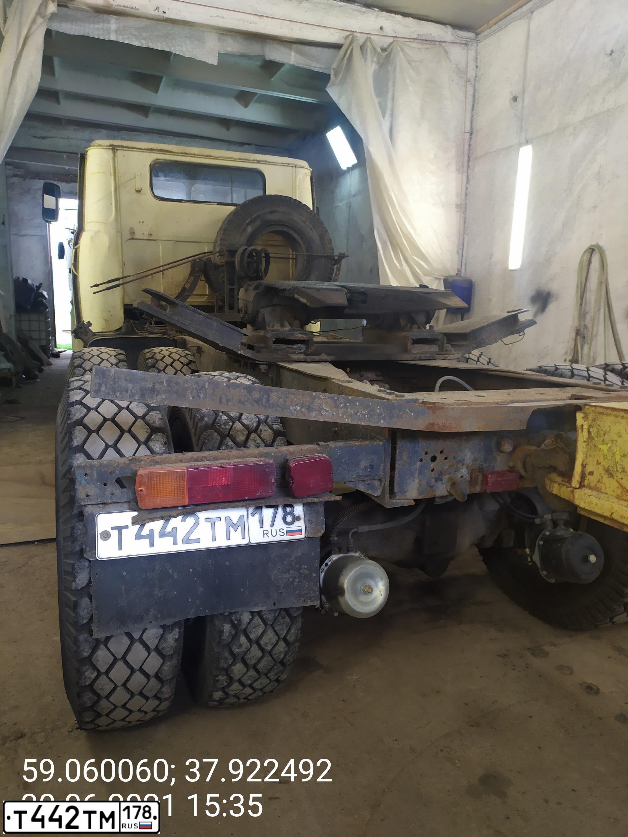 Фото автомобиля KRAZ 6505 /6X4/, 2000 — госномер Т442ТМ178. Цвет: ПЕСОЧНЫЙ