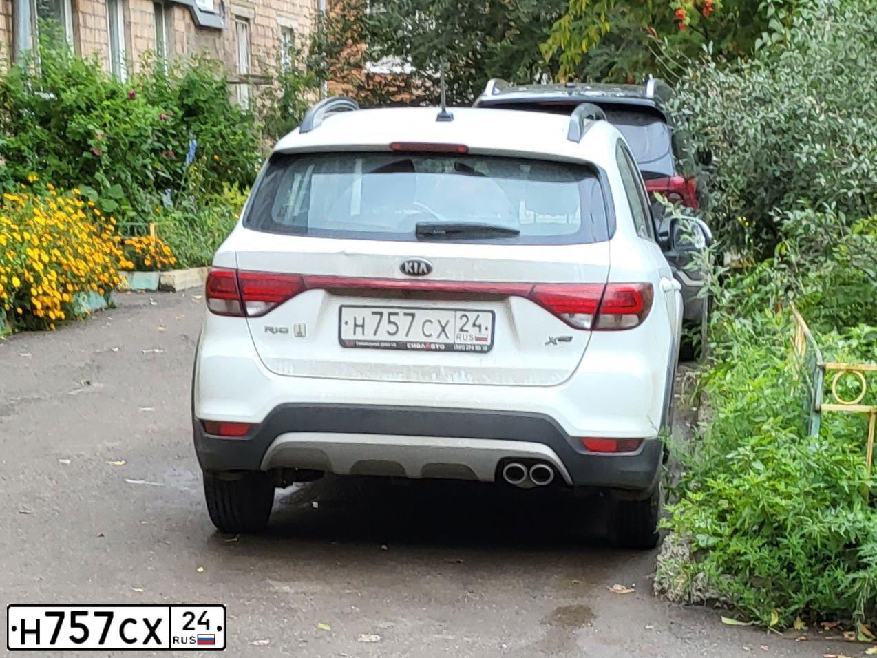 Фото автомобиля KIA RIO, 2019 — госномер Т963ТВ124. Цвет: Белый