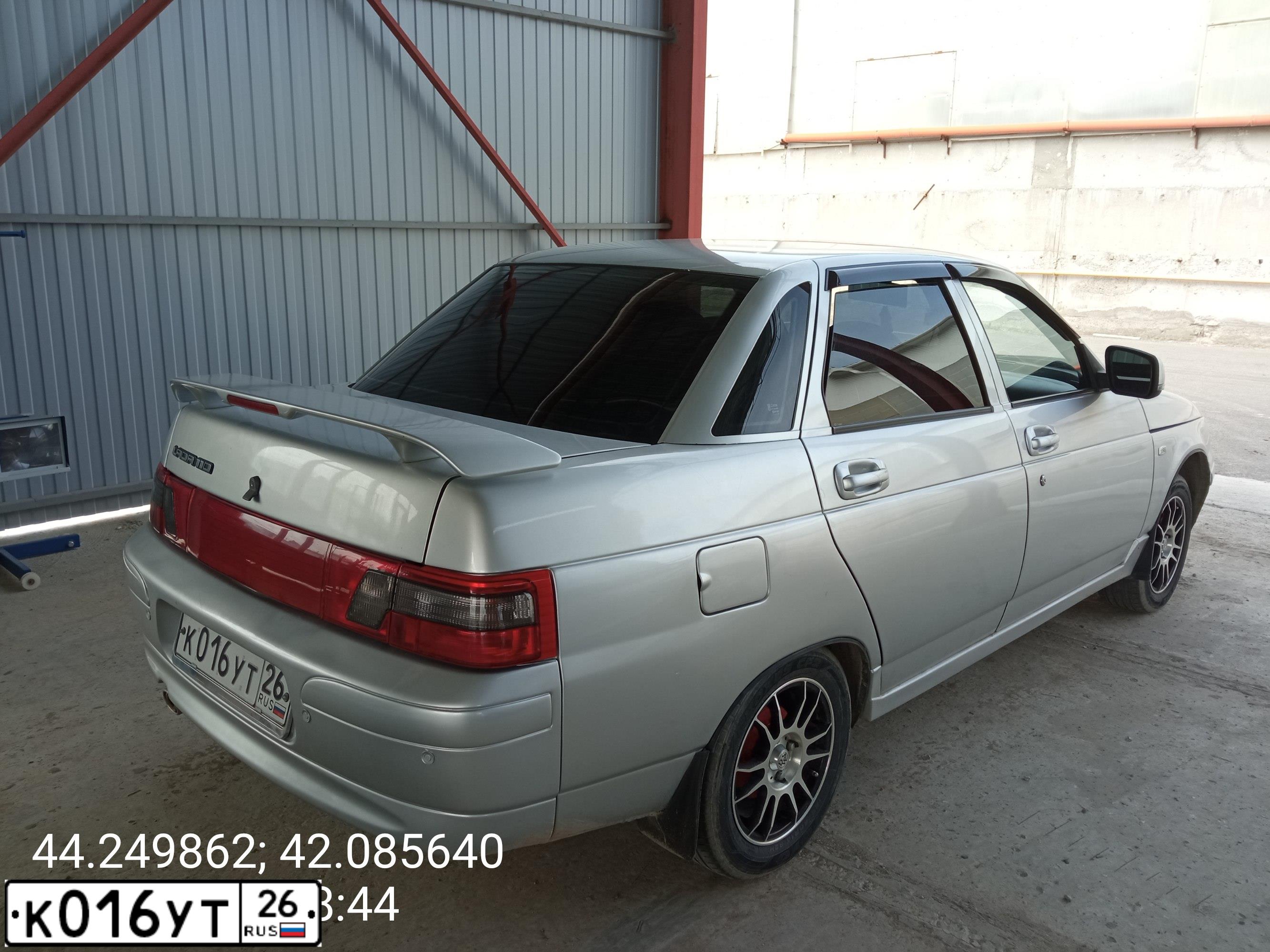 Фото автомобиля LADA 2110, 2005 — госномер К016УТ26. Цвет: СВЕТЛО-СЕРЕБРИСТЫЙ МЕТАЛЛ
