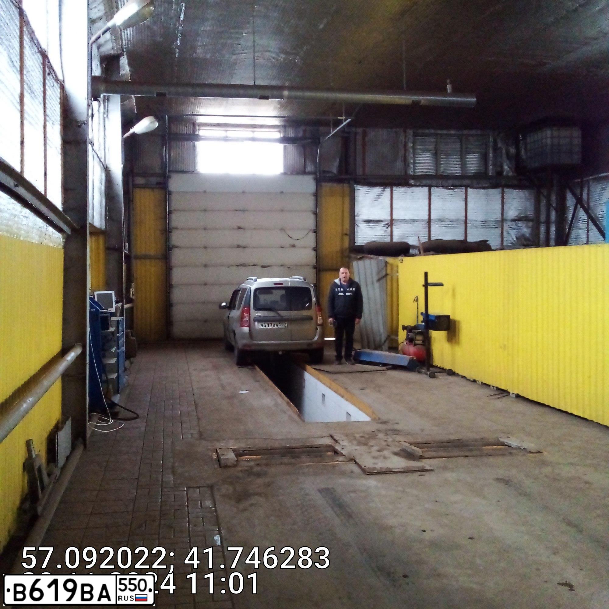 Фото автомобиля LADA LARGUS, 2013 — госномер В619ВА550. Цвет: СЕРЫЙ