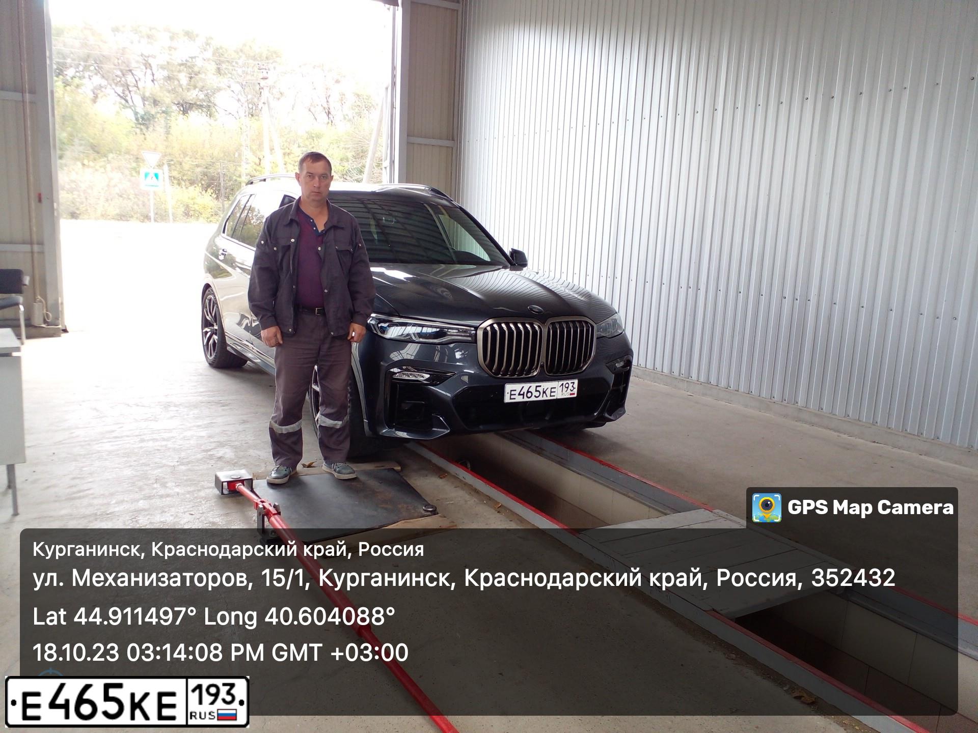 Фото автомобиля BMW X7, 2019 — госномер С007НН26. Цвет: СЕРЫЙ
