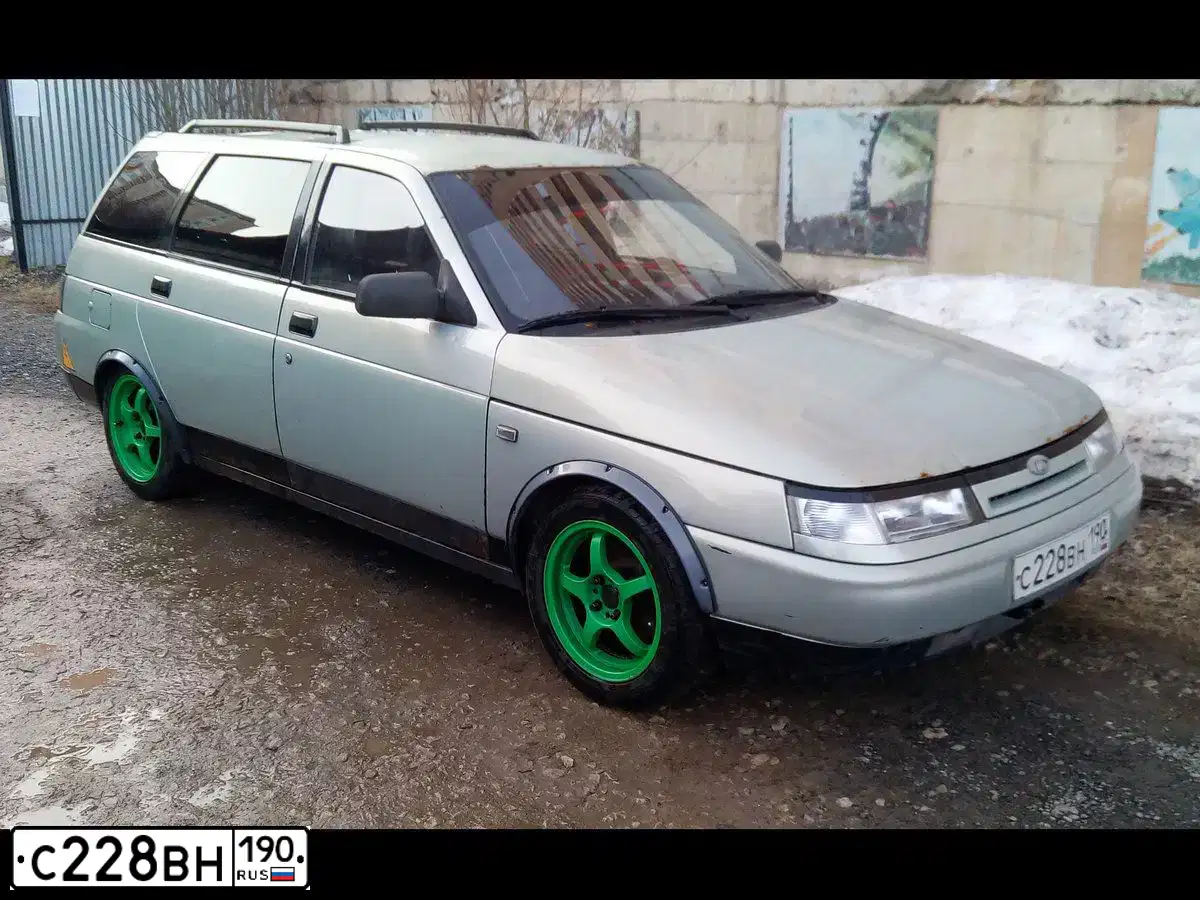 Фото автомобиля LADA 2111, 2002 — госномер С228ВН190. Цвет: ЖЕЛТЫЙ СЕРЕБРИСТЫЙ