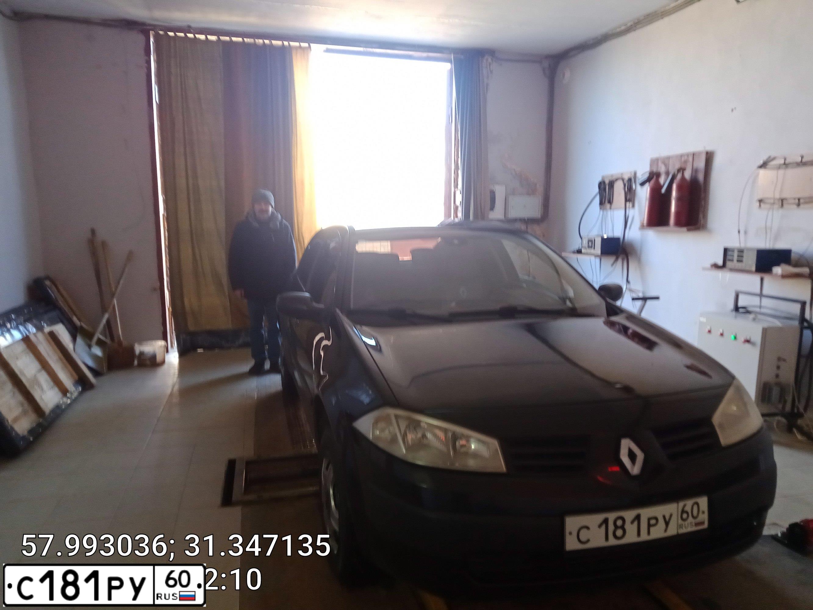 Фото автомобиля RENAULT MEGANE, 2005 — госномер К718ВА53. Цвет: ЧЕРНЫЙ