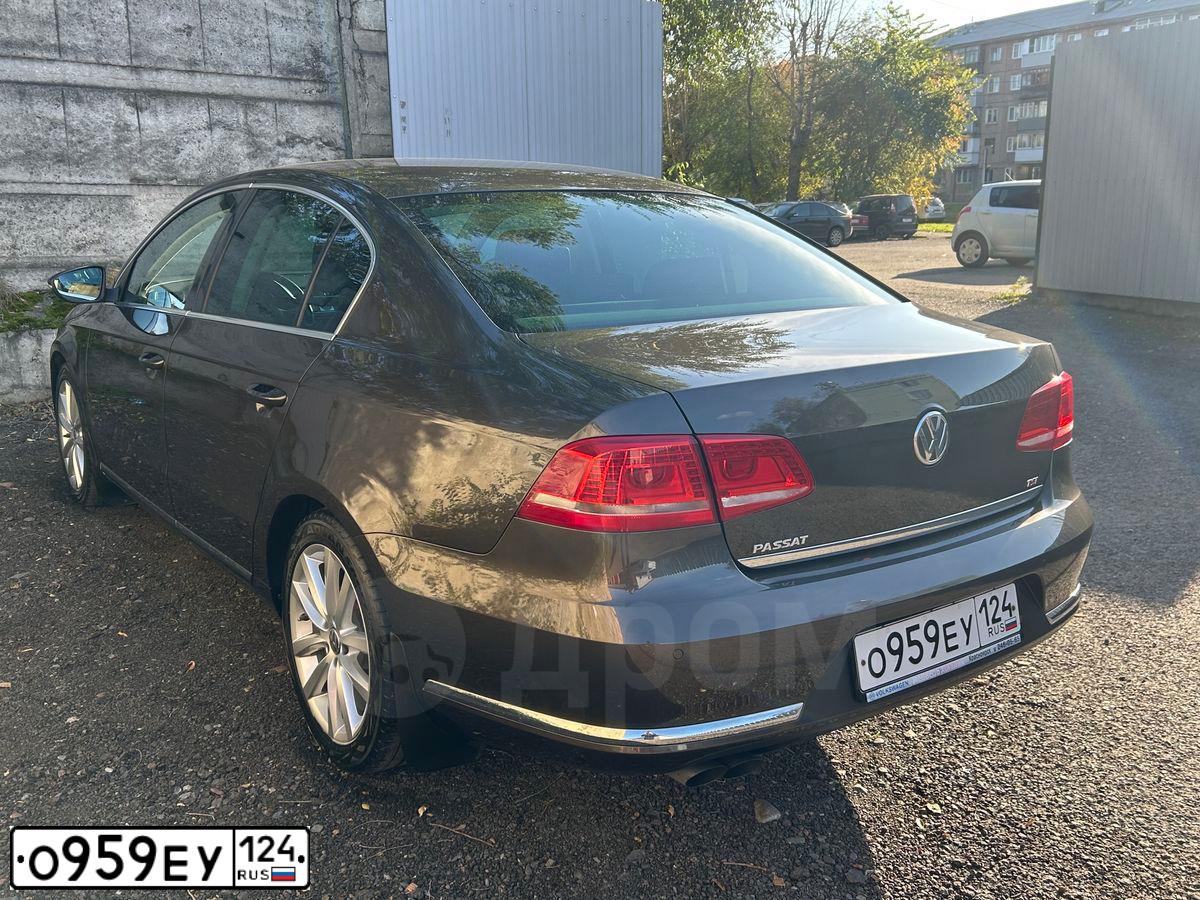 Фото автомобиля VOLKSWAGEN PASSAT, 2012 — госномер О959ЕУ124. Цвет: Коричневый