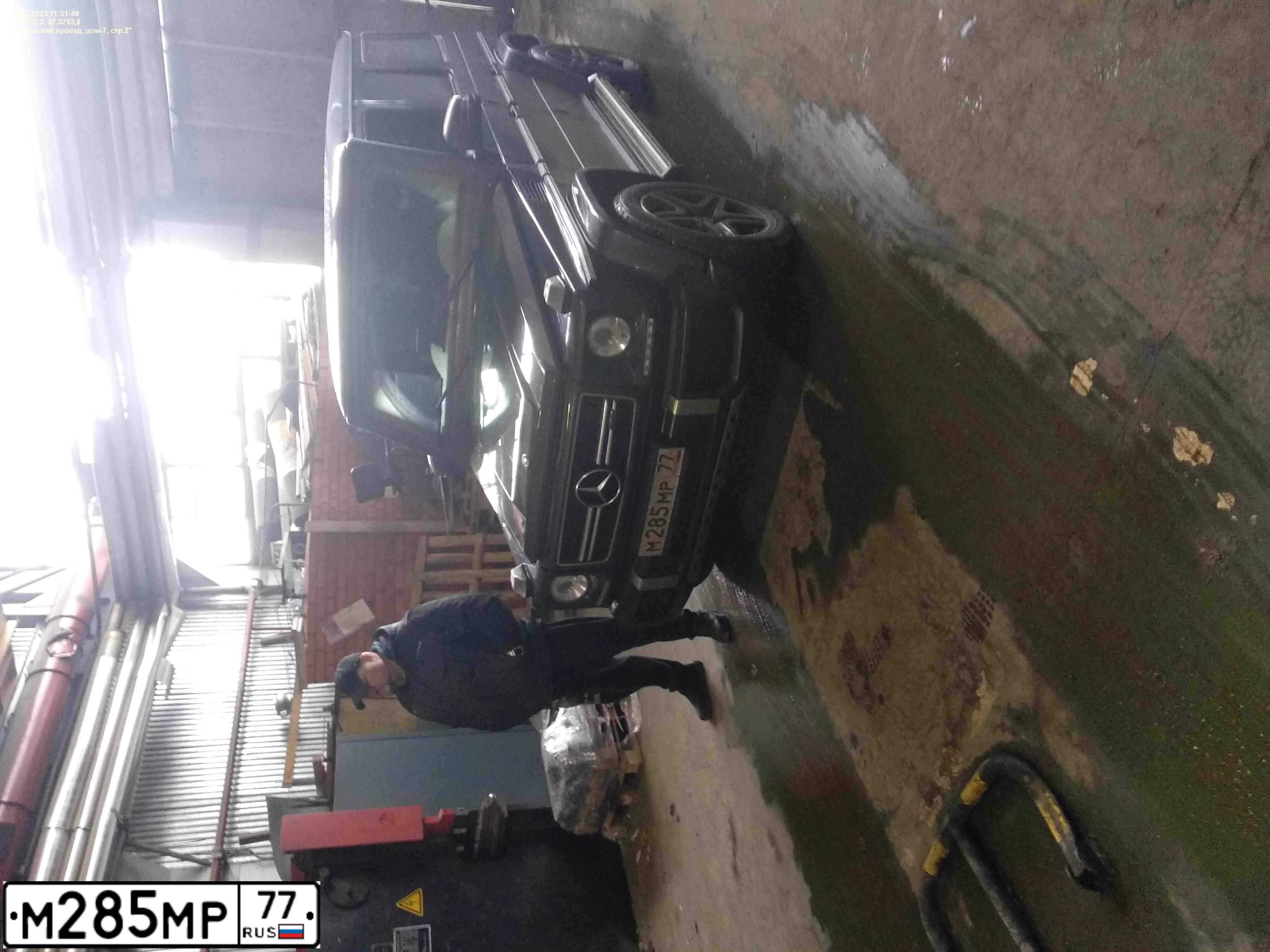 Фото автомобиля TOYOTA LANDCRUISER, 2000 — госномер Р330СК196. Цвет: ЧЕРНЫЙ