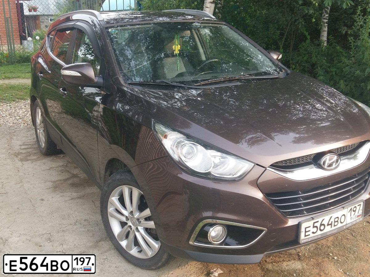 Фото автомобиля HYUNDAI IX35, 2010 — госномер А386ОА750. Цвет: КОРИЧНЕВЫЙ