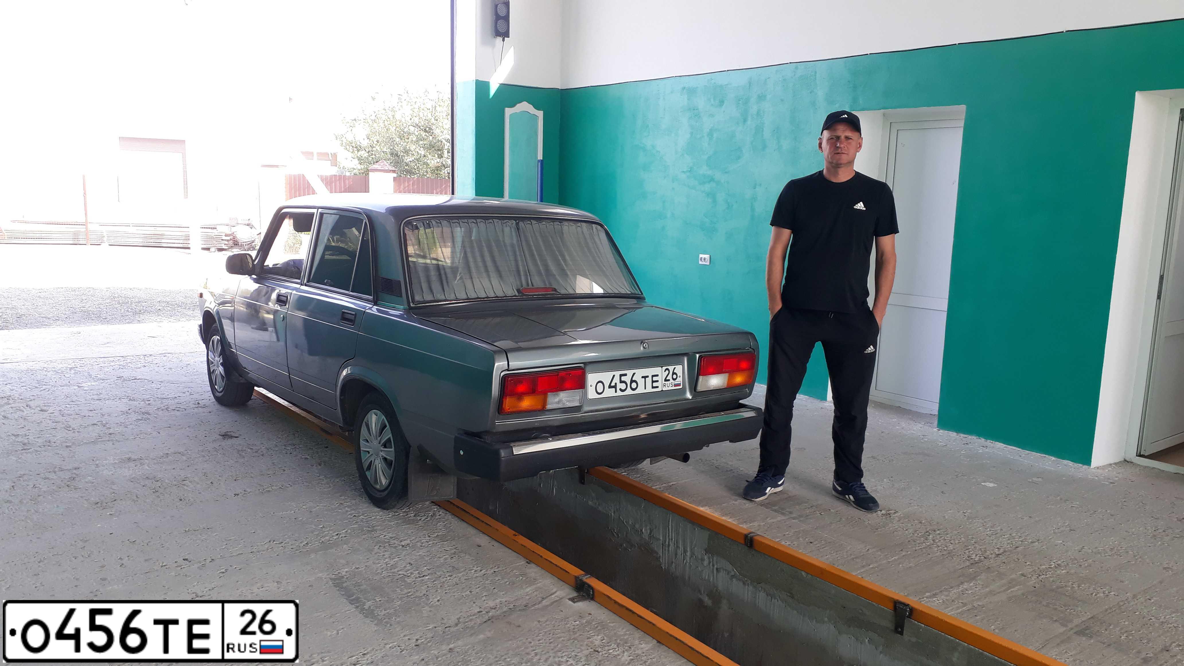 Фото автомобиля LADA 2107, 2011 — госномер О456ТЕ26. Цвет: СРЕДНИЙ СЕРО-ЗЕЛЕНЫЙ МЕТ