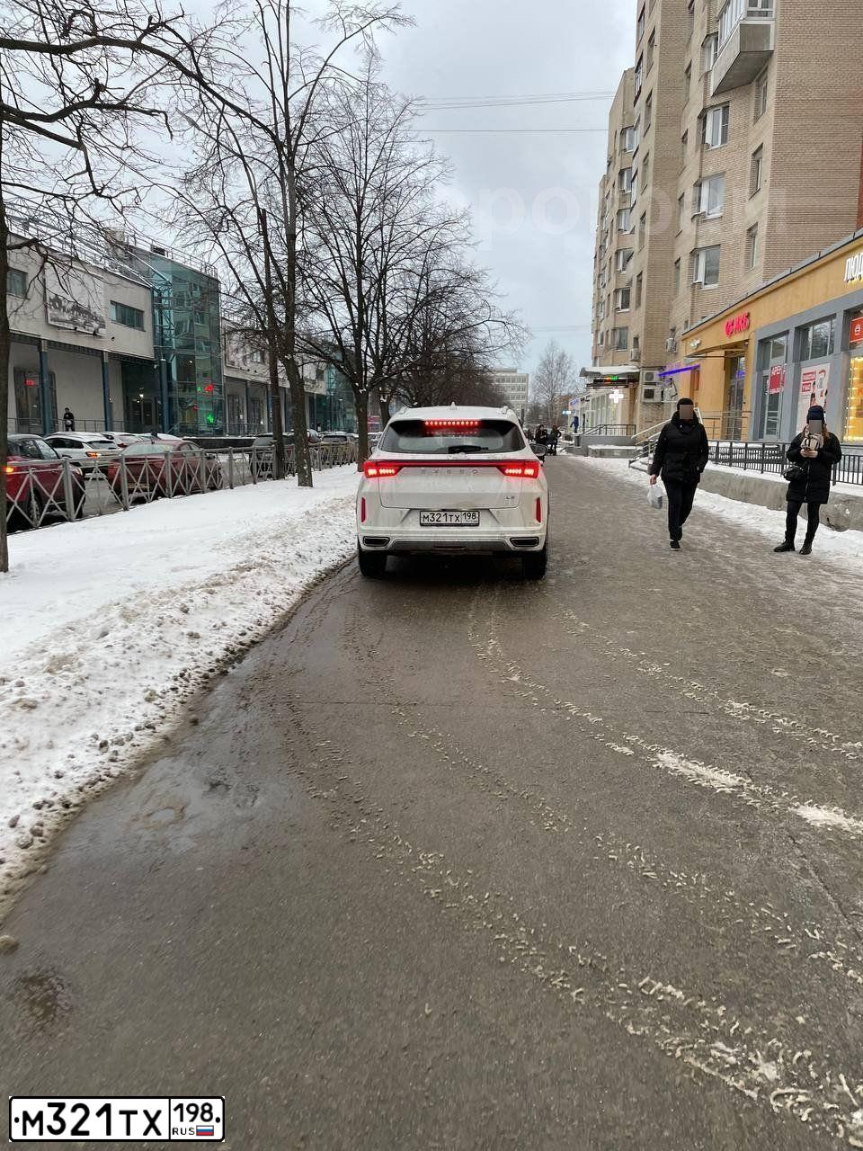 Фото автомобиля EXEED LX Т33FРL4ВL50Е010Т, 2022 — госномер М321ТХ198. Цвет: Белый