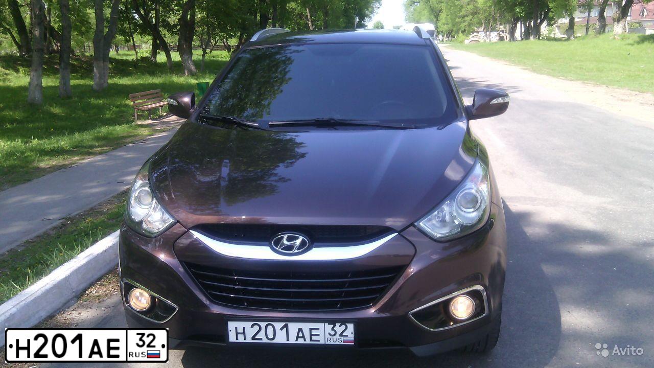 Фото автомобиля HYUNDAI IX35, 2010 — госномер Н201АЕ32. Цвет: КОРИЧНЕВЫЙ