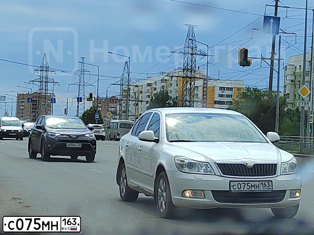 Фото автомобиля SKODA OCTAVIA, 2009 — госномер С075МН163. Цвет: БЕЛЫЙ