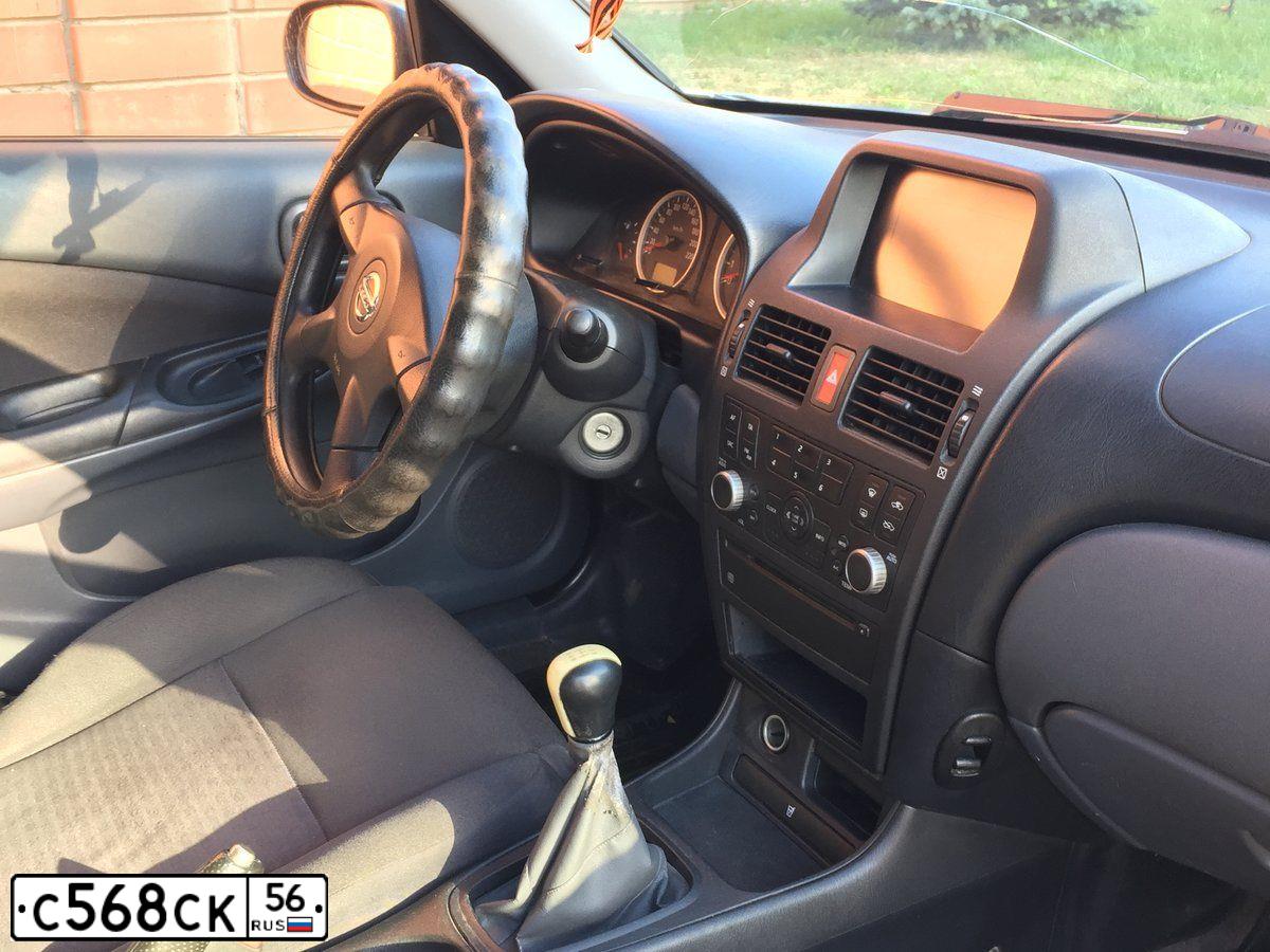 Фото автомобиля NISSAN ALMERA, 2006 — госномер С568СК56. Цвет: серебристый