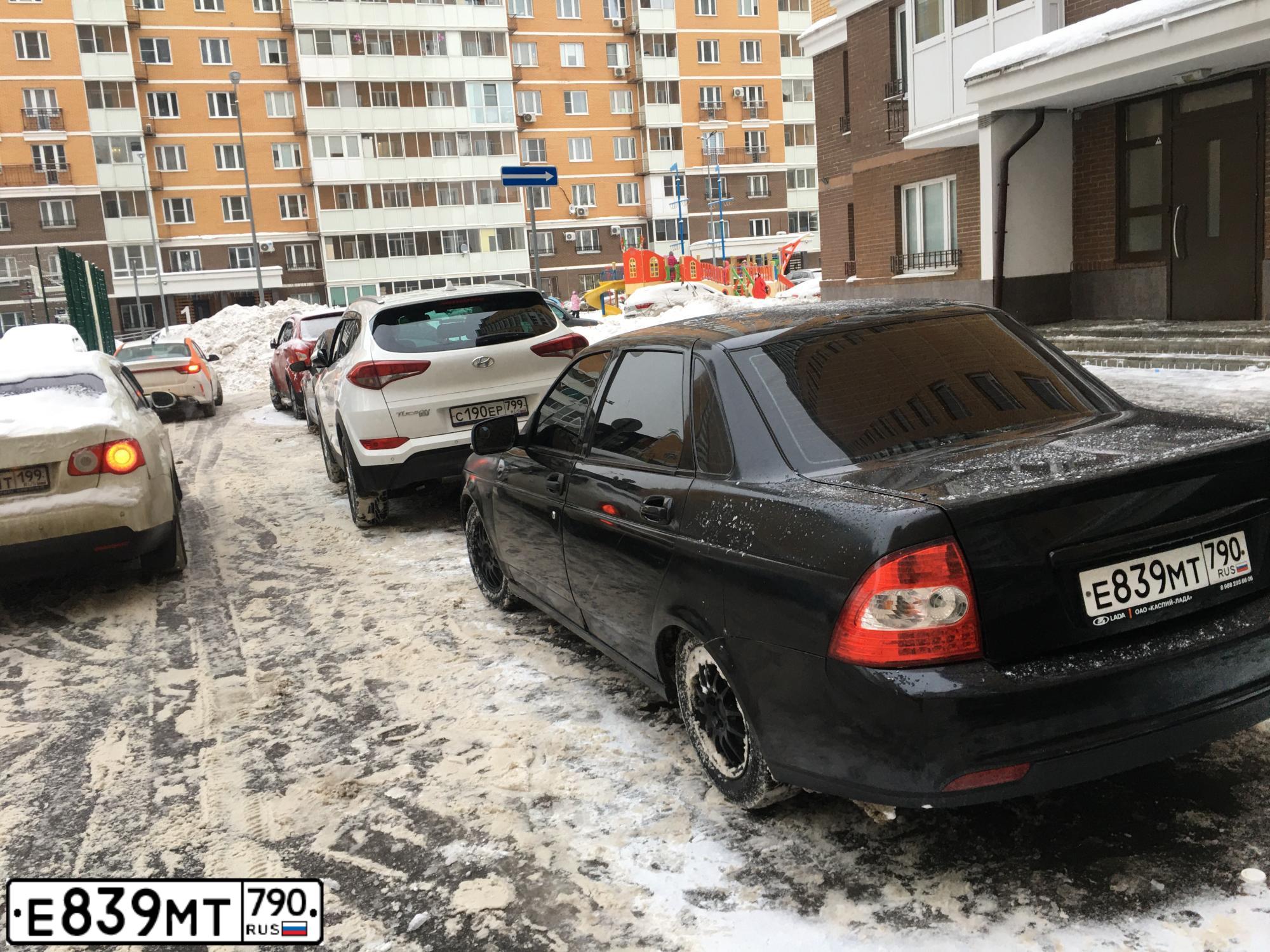 Фото автомобиля LADA 2170 PRIORA, 2007 — госномер Е839МТ790. Цвет: Сине-Черный