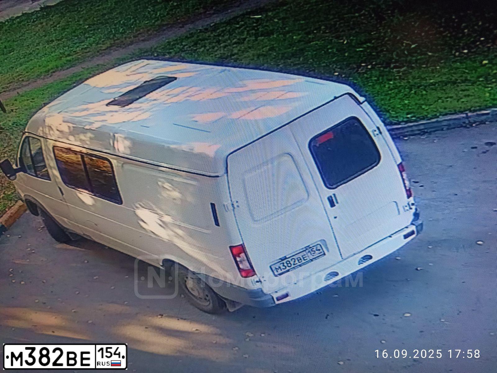 Фото автомобиля GAZ 2752 SOBOL, 2009 — госномер М382ВЕ154. Цвет: Белый