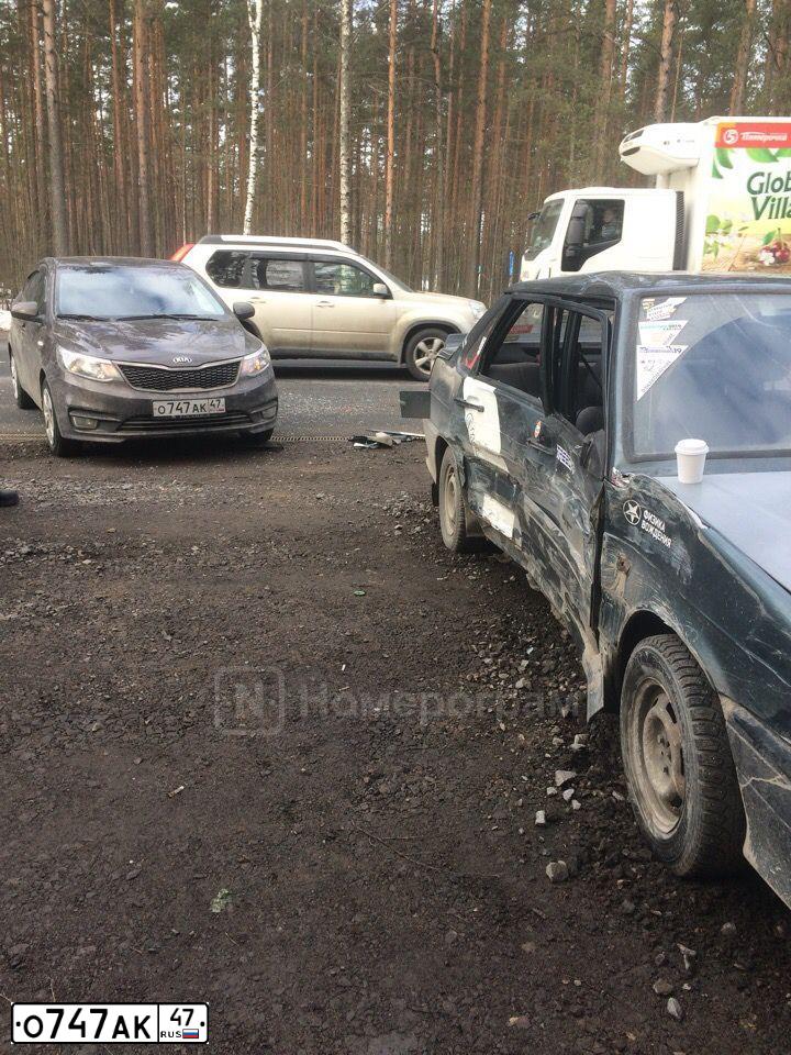 Фото автомобиля KIA RIO, 2016 — госномер О747АК47. Цвет: КОРИЧНЕВЫЙ