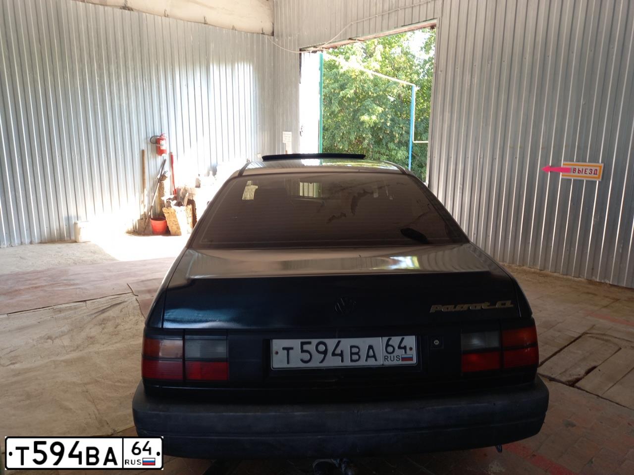 Фото автомобиля VOLKSWAGEN PASSAT, 1992 — госномер С144ХС64. Цвет: ТЕМНО СИНИЙ