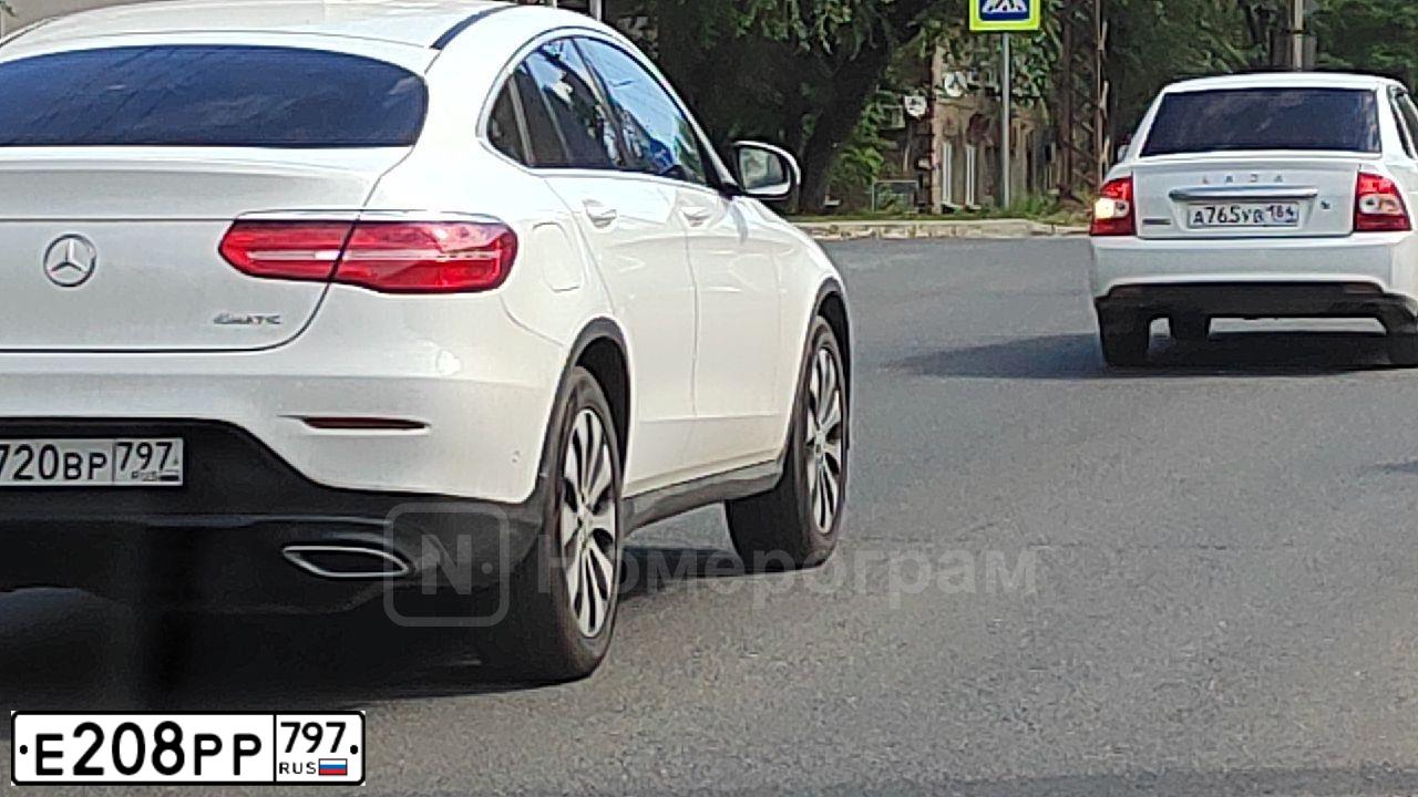 Фото автомобиля AUDI A1 SPORTBACK, 2012 — госномер Е208РР797. Цвет: Серый