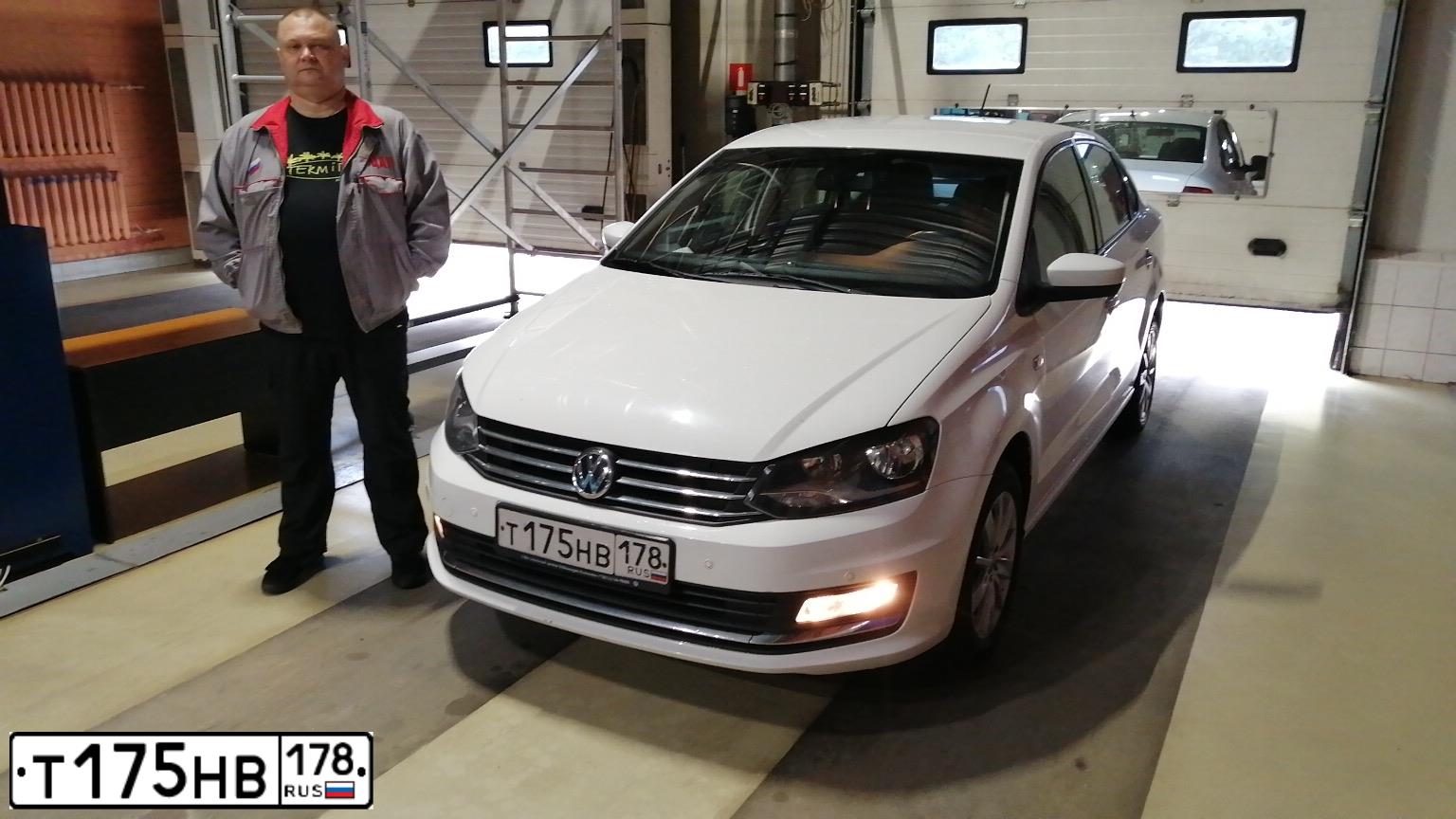 Фото автомобиля VOLKSWAGEN POLO, 2015 — госномер С044КО198. Цвет: Белый