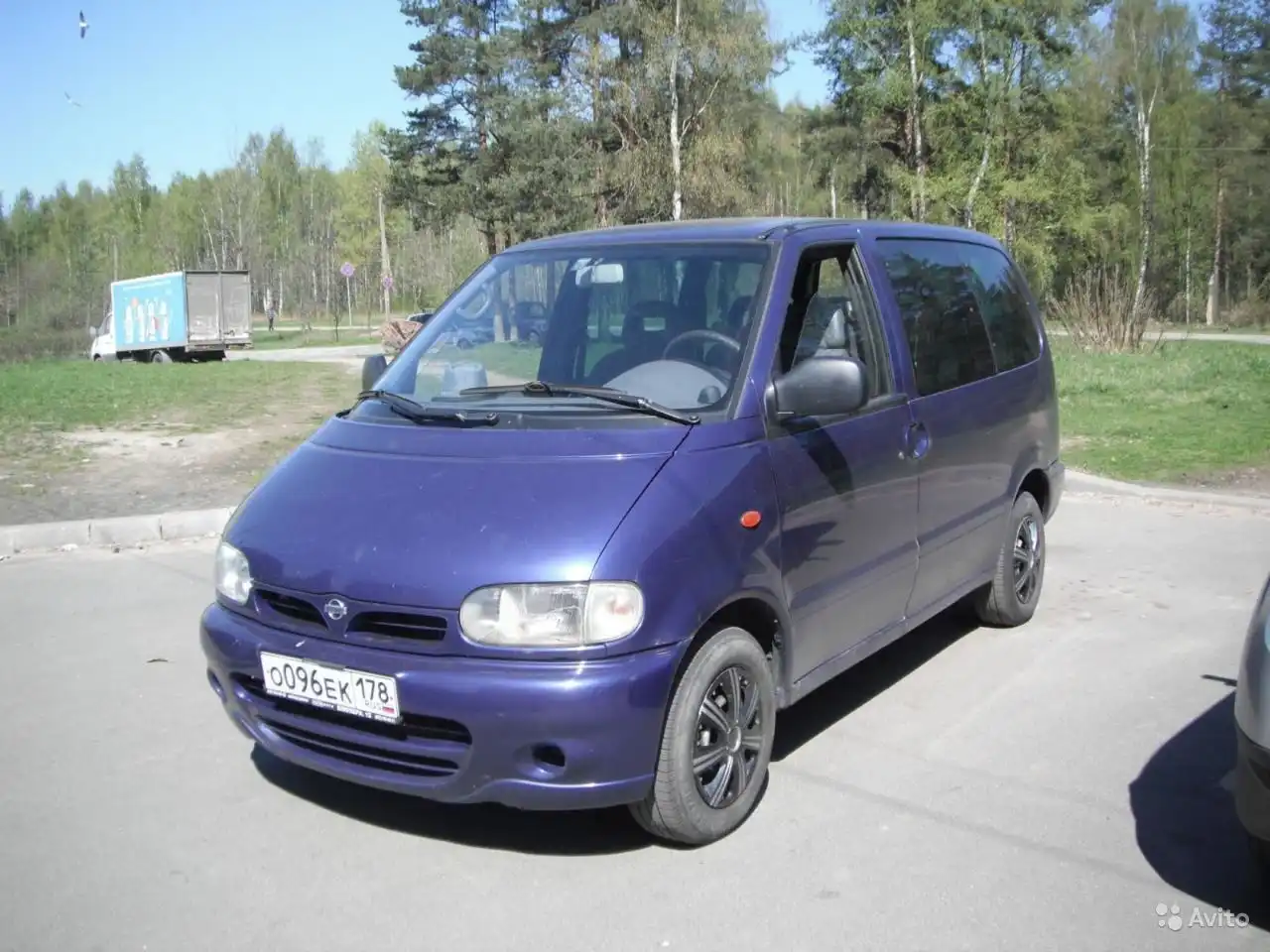 Фото автомобиля NISSAN SERENA, 1998 — госномер О096ЕК178. Цвет: СИНИЙ