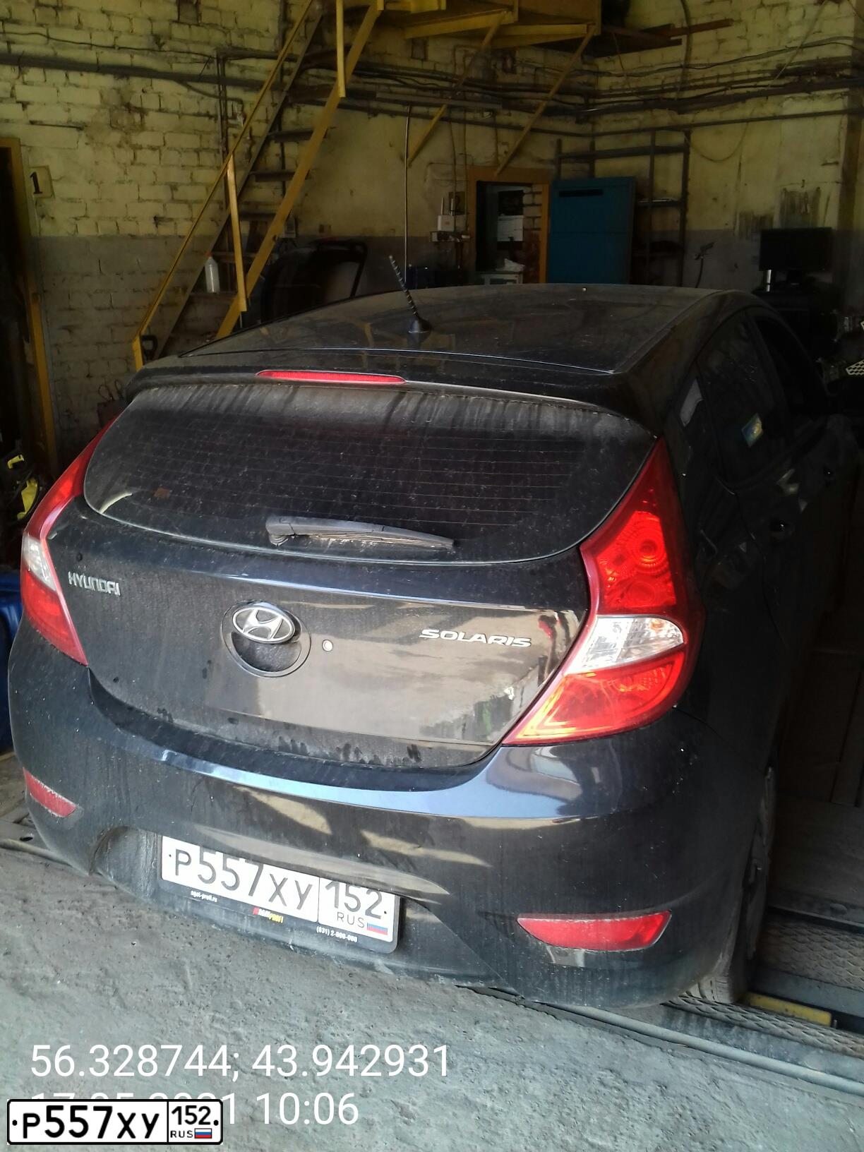 Фото автомобиля HYUNDAI SOLARIS, 2011 — госномер Р557ХУ152. Цвет: ЧЕРНЫЙ