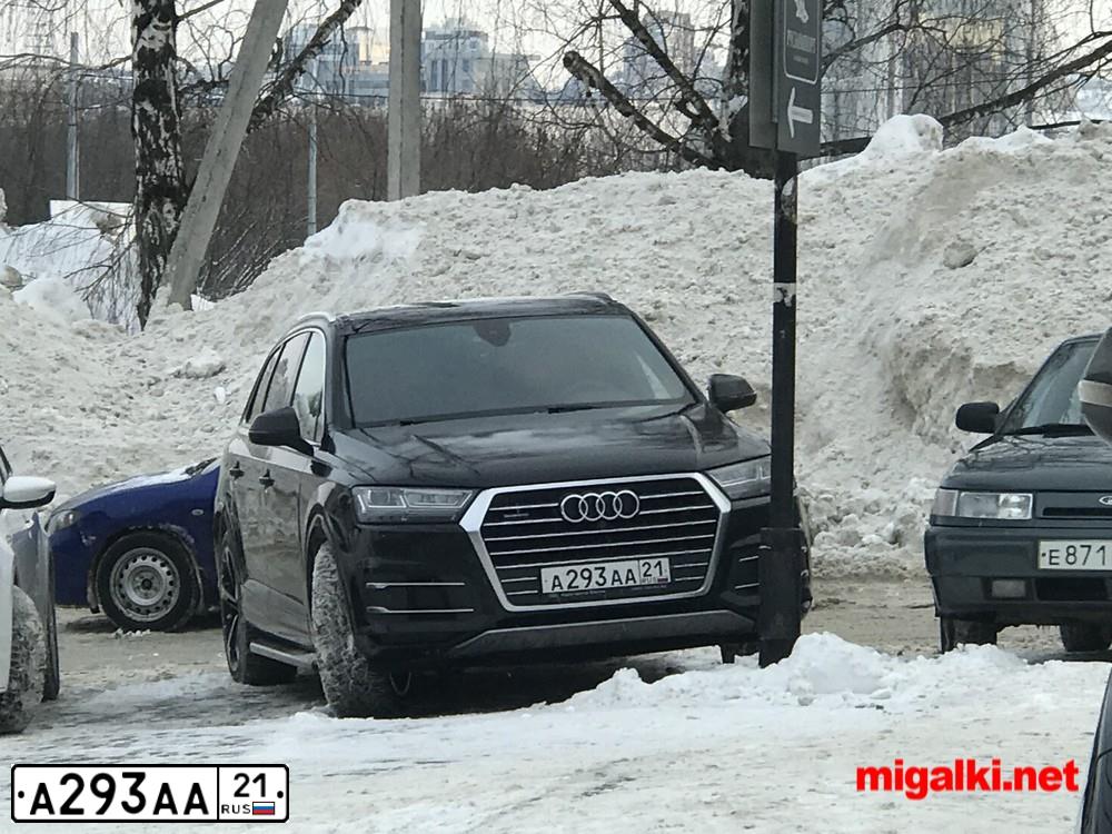 Фото автомобиля AUDI Q7, 2017 — госномер А293АА21. Цвет: ЧЕРНЫЙ