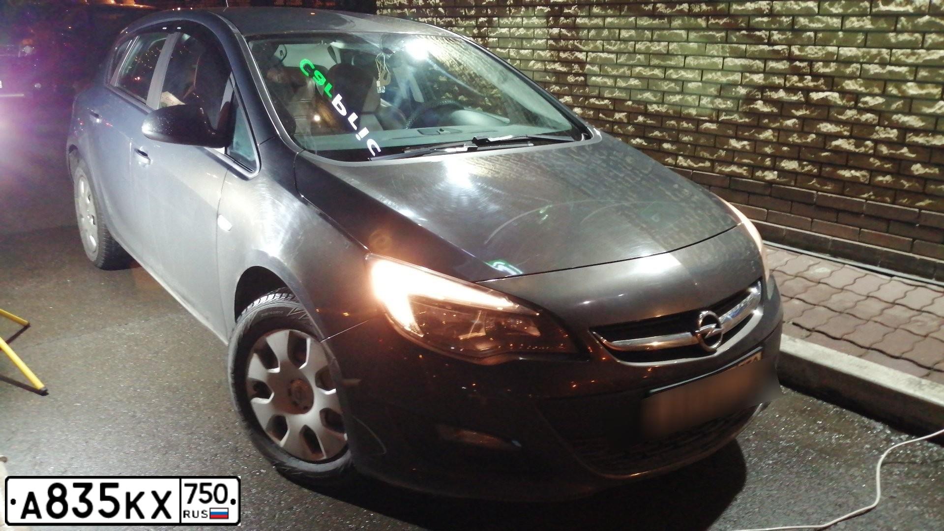 Фото автомобиля OPEL ASTRA, 2013 — госномер А758ВУ77. Цвет: Серый