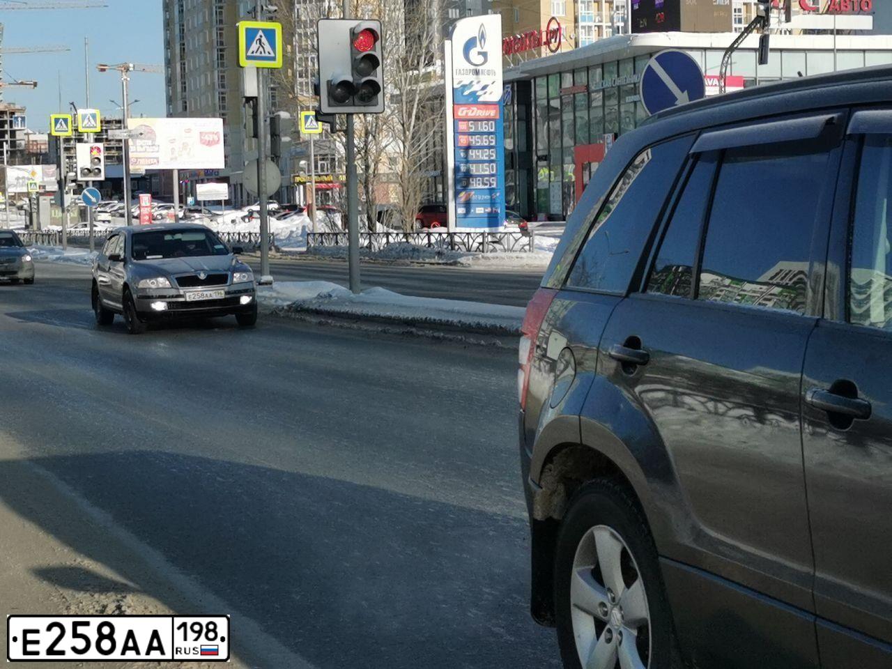 Фото автомобиля FORD D FOCUS, 2019 — госномер Е258АА198. Цвет: Белый