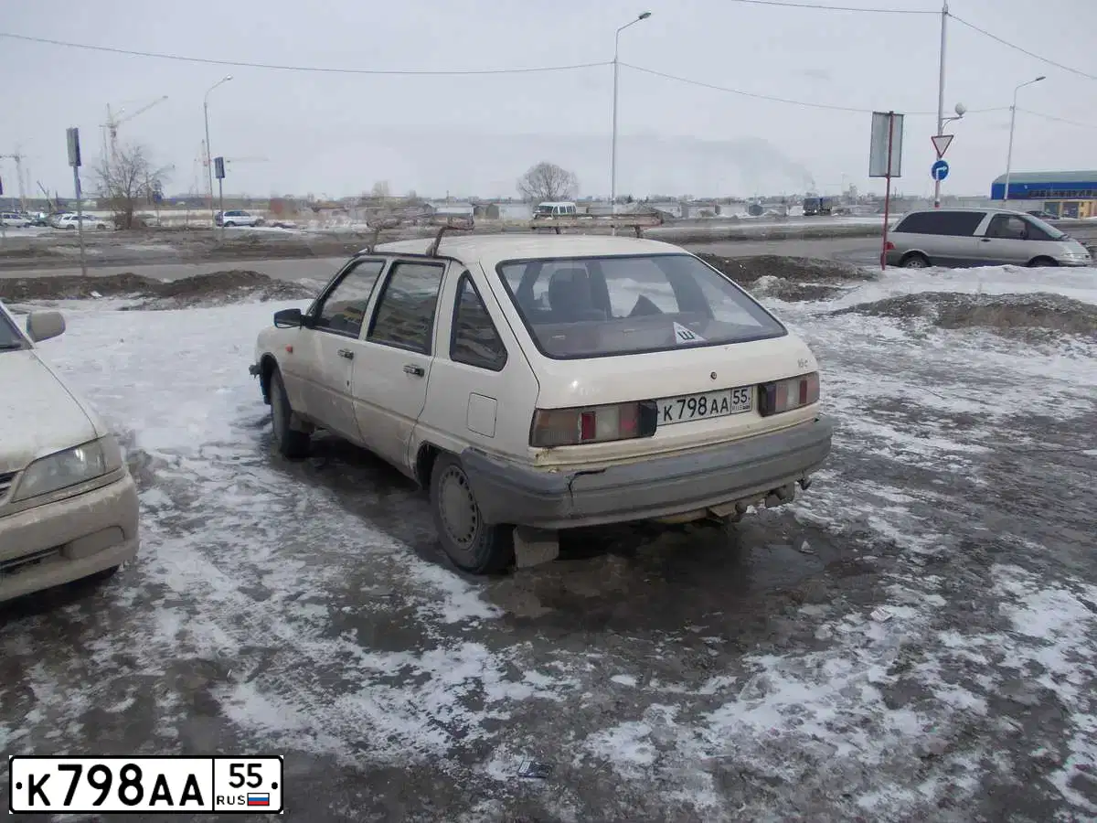 Фото автомобиля IZH 2126, 2000 — госномер Х382НР36. Цвет: СВЕТЛО-БЕЖЕВЫЙ