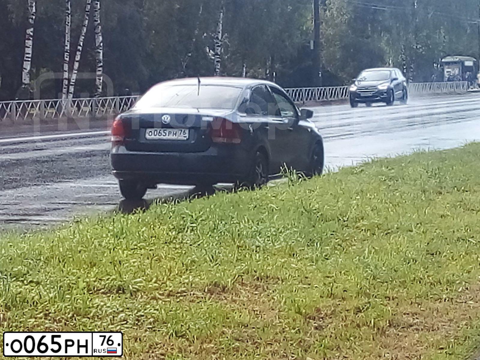 Фото автомобиля VOLKSWAGEN POLO, 2013 — госномер О065РН76. Цвет: ЧЕРНЫЙ