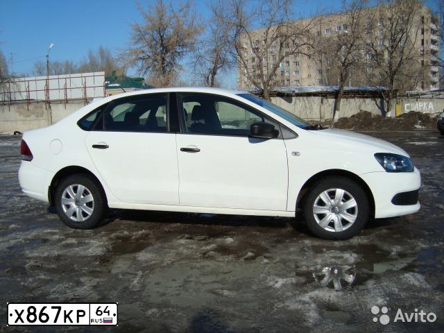 Фото автомобиля VOLKSWAGEN POLO, 2010 — госномер В804ОЕ164. Цвет: Белый