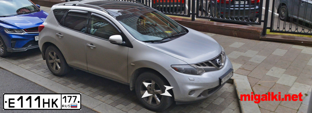 Фото автомобиля NISSAN X-TRAIL, 2010 — госномер Е111НК177. Цвет: СЕРЫЙ МЕТАЛЛИК