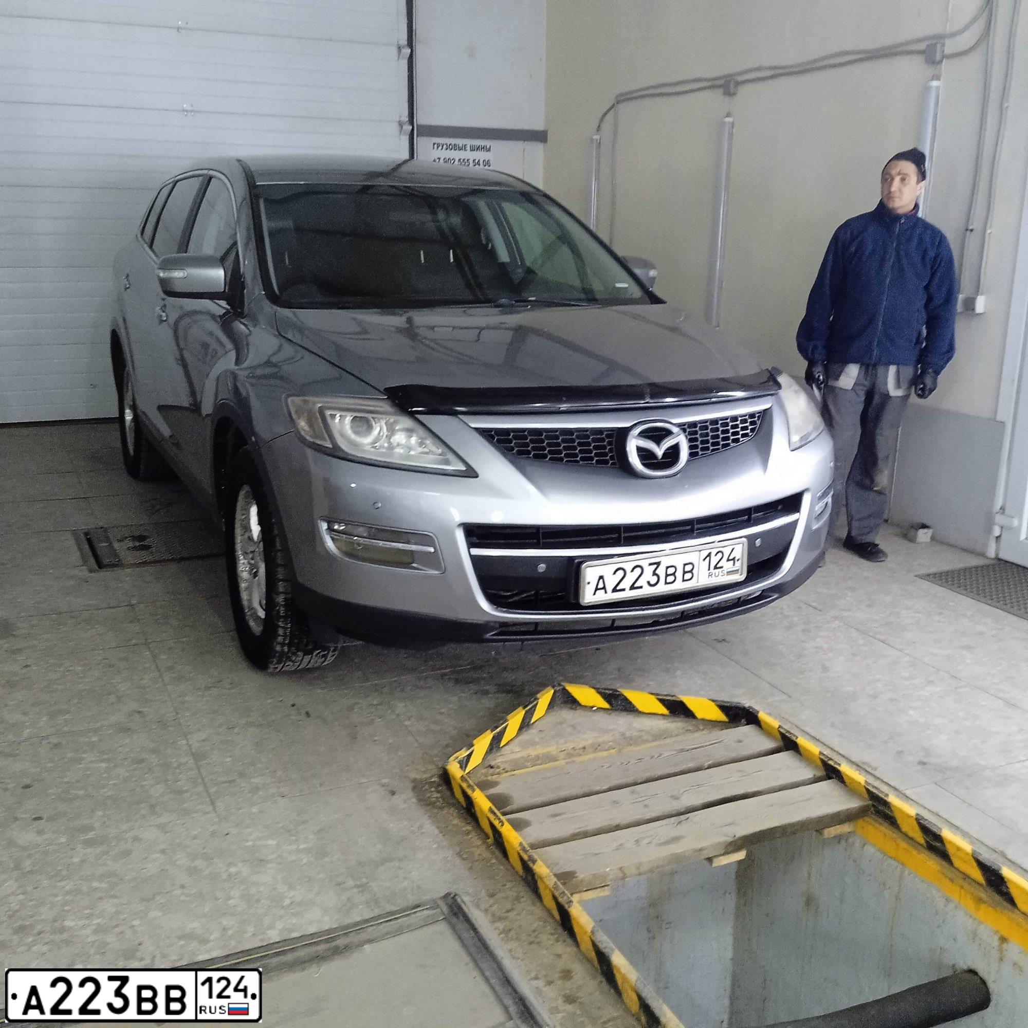 Фото автомобиля NISSAN PATROL, 2011 — госномер Т797НЕ124. Цвет: ЧЕРНЫЙ