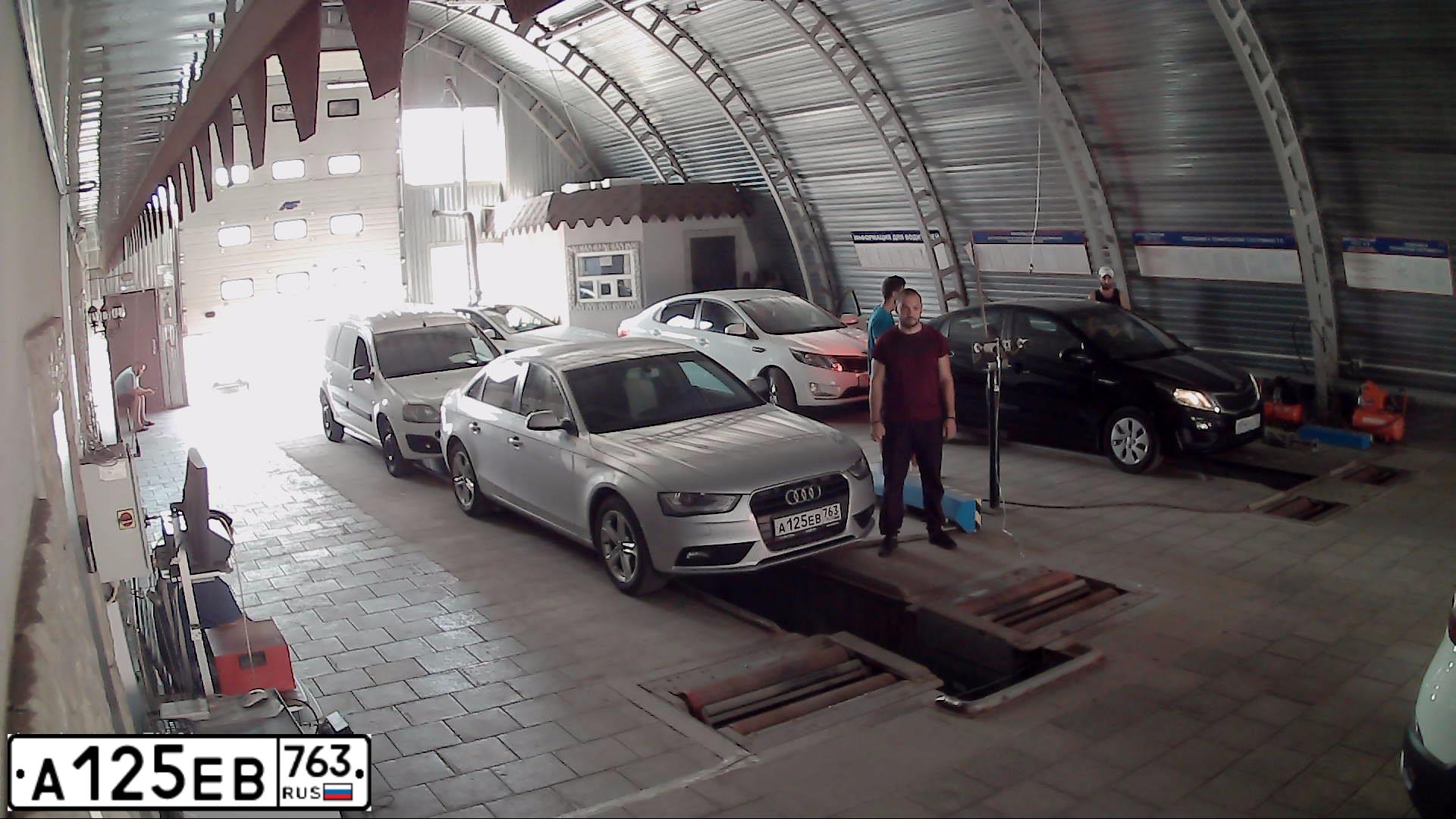 Фото автомобиля AUDI A4, 2013 — госномер К509АА763. Цвет: Серебристый