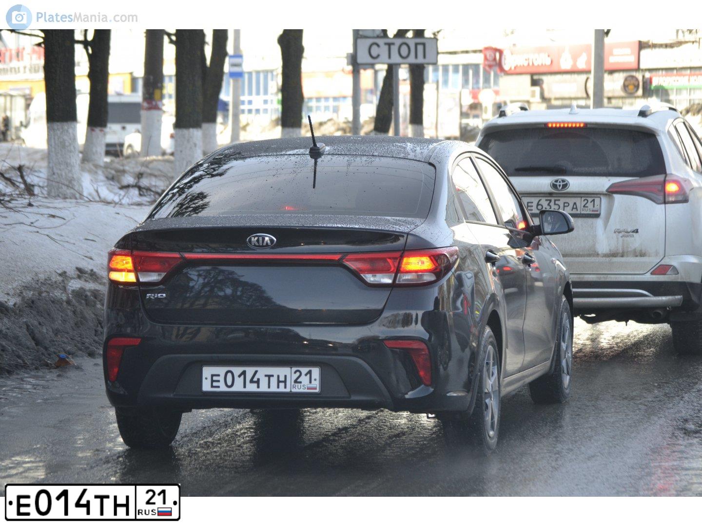 Фото автомобиля KIA RIO, 2017 — госномер М615ОС21. Цвет: ЧЕРНЫЙ
