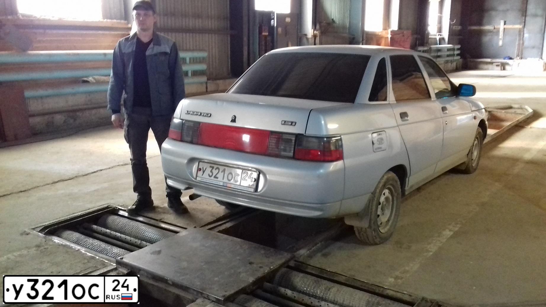 Фото автомобиля LADA 2110 LADA, 2004 — госномер У321ОС24. Цвет: СЕРЫЙ