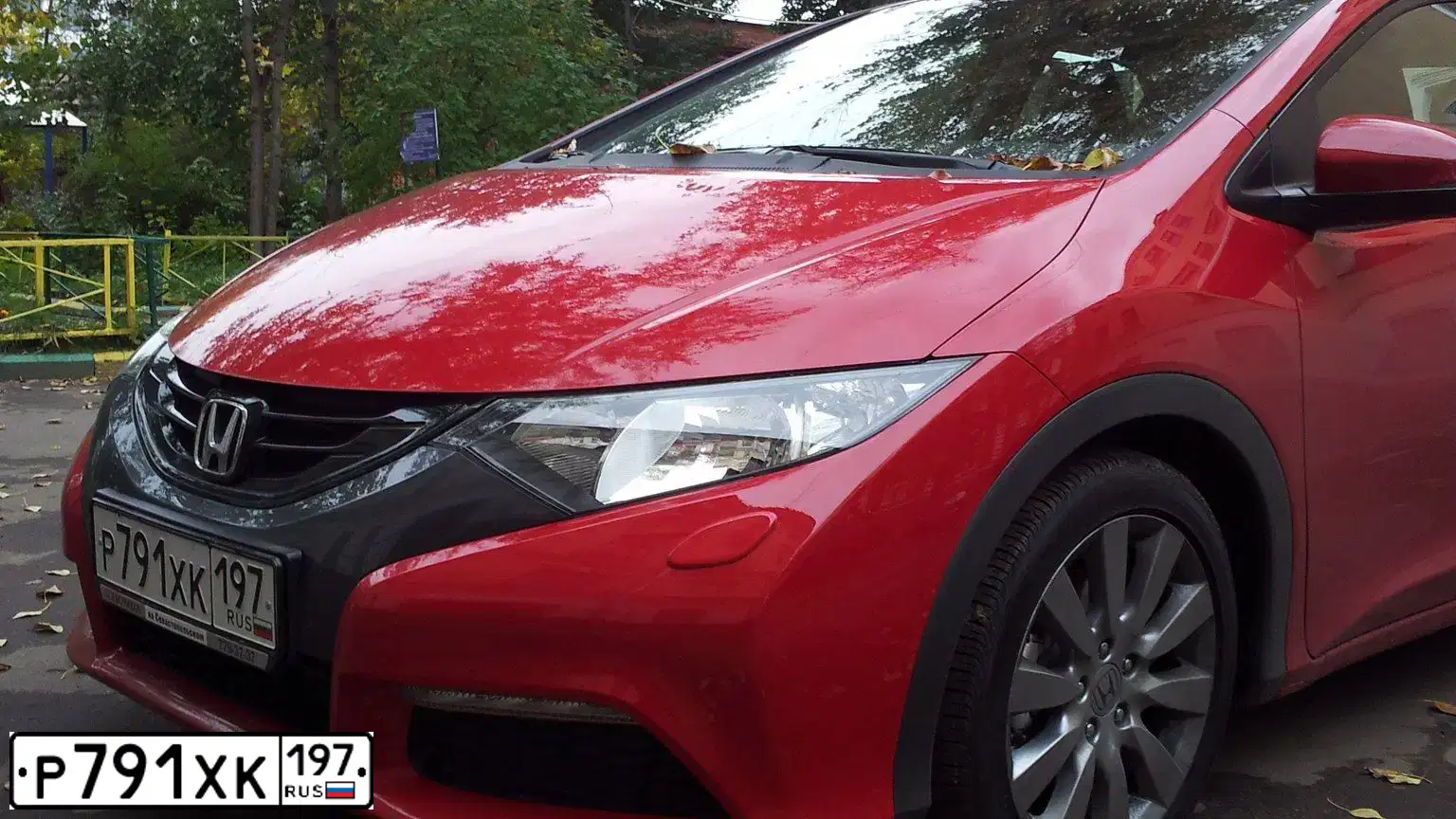Фото автомобиля HONDA CIVIC, 2012 — госномер О951НС716. Цвет: Красный