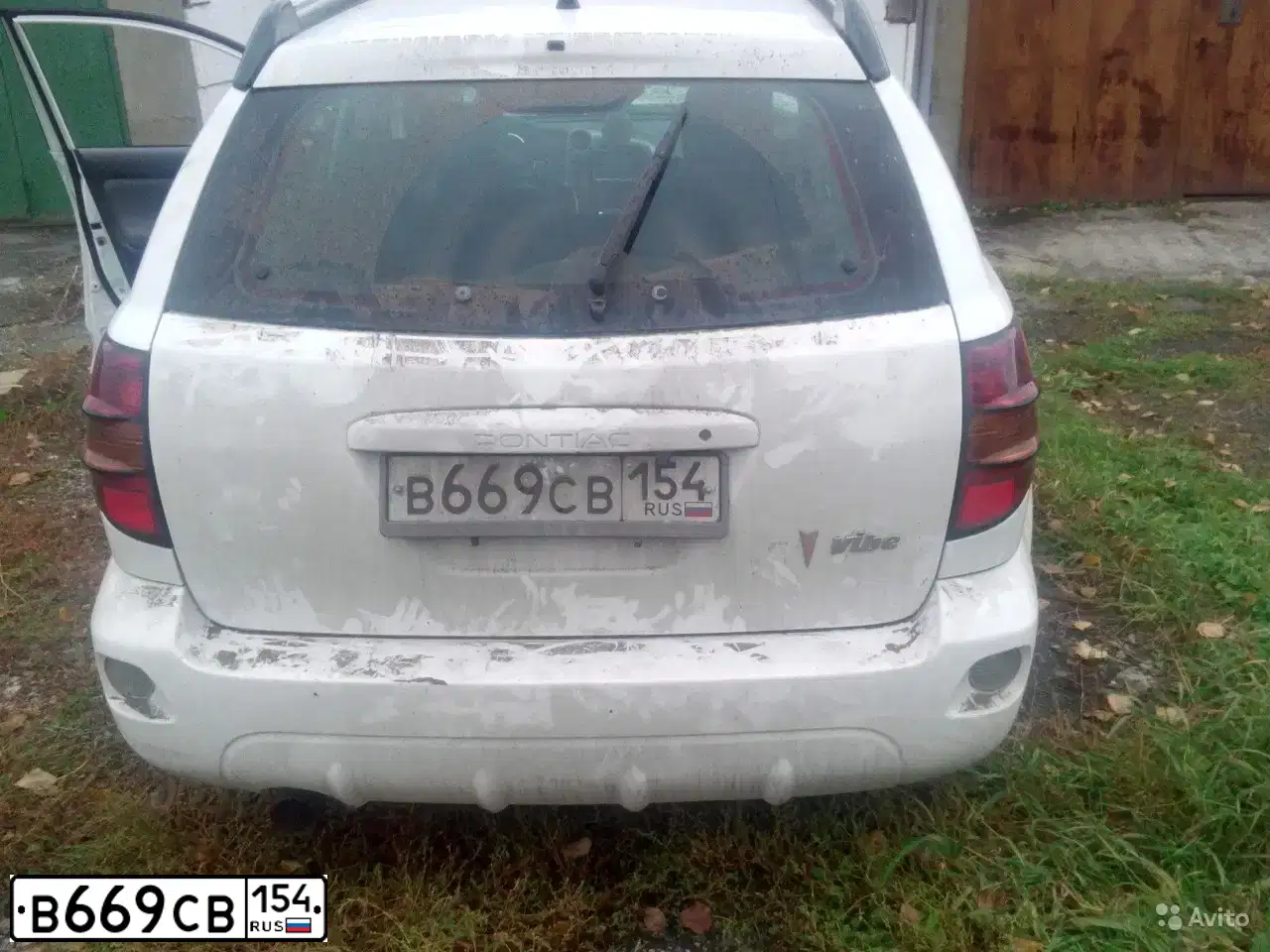 Фото автомобиля PONTIAC VIBE, 2004 — госномер Н227ВЕ154. Цвет: Белый
