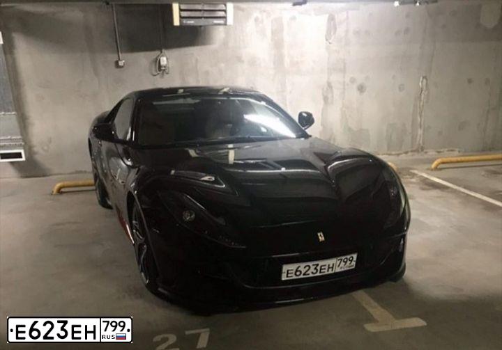 Фото автомобиля FERRARI 812 SUPERFAST, 2018 — госномер Е623ЕН799. Цвет: ЧЕРНЫЙ